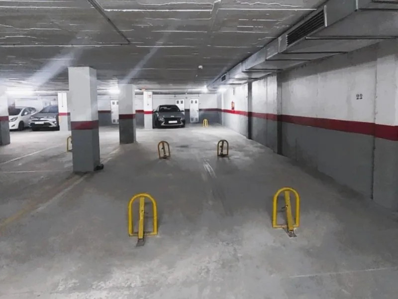 Spacious parking spaces on the beachfront