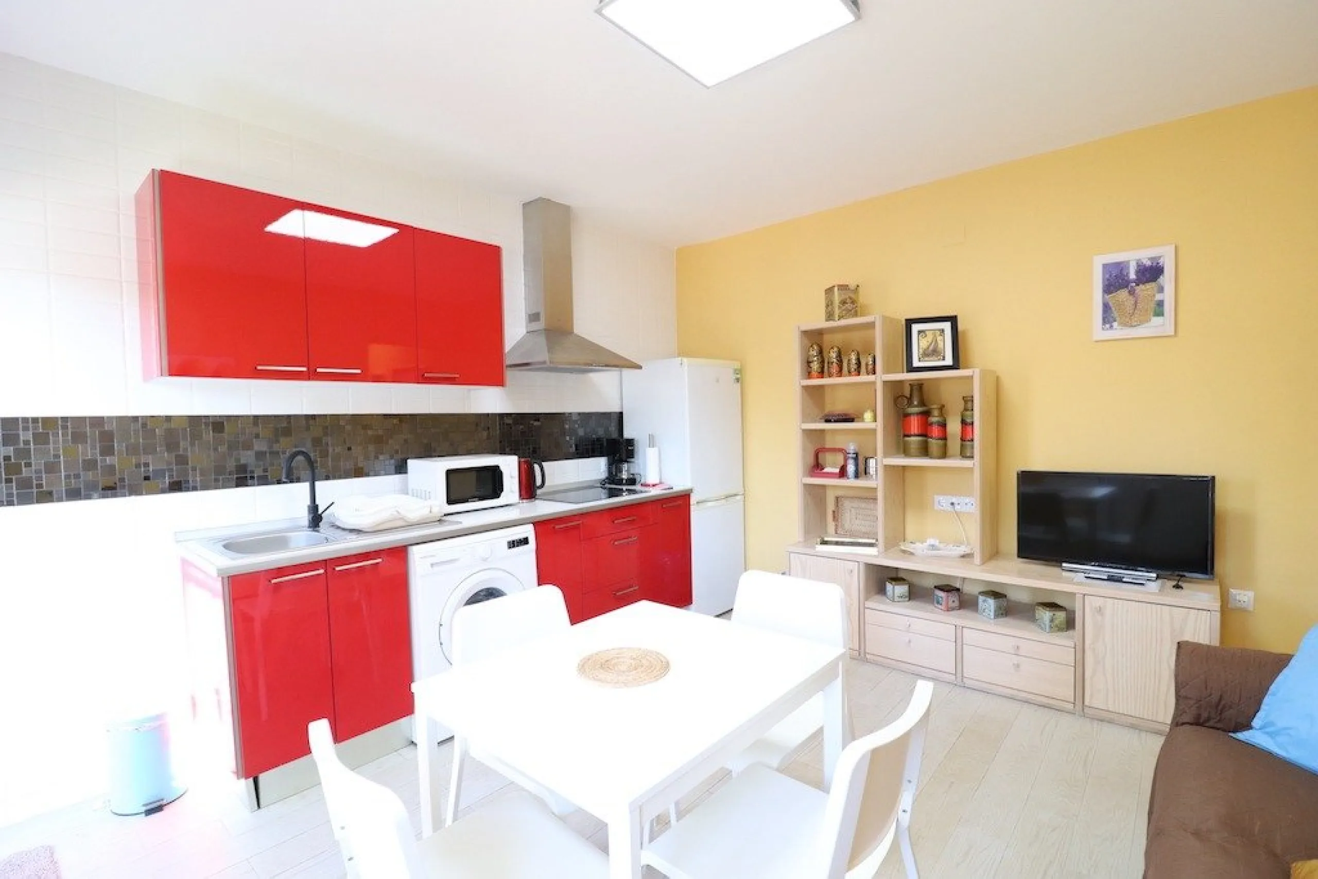 VILLA CON 1900 M2 DE PARCELA. 5 DORM. 3 BAÑOS. 2 SALONES. 380M2 DE CASA. PISCINA PRIVADA.