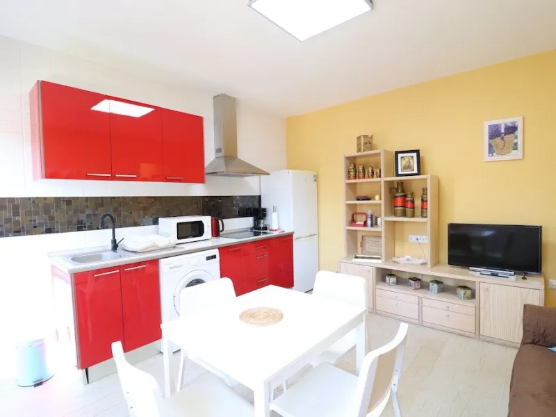 VILLA CON 1900 M2 DE PARCELA. 5 DORM. 3 BAÑOS. 2 SALONES. 380M2 DE CASA. PISCINA PRIVADA.