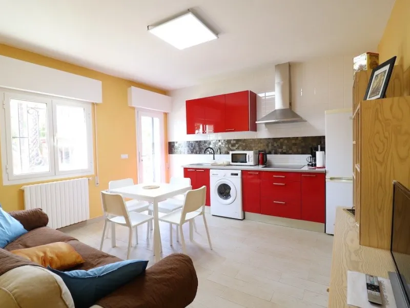 VILLA CON 1900 M2 DE PARCELA. 5 DORM. 3 BAÑOS. 2 SALONES. 380M2 DE CASA. PISCINA PRIVADA.