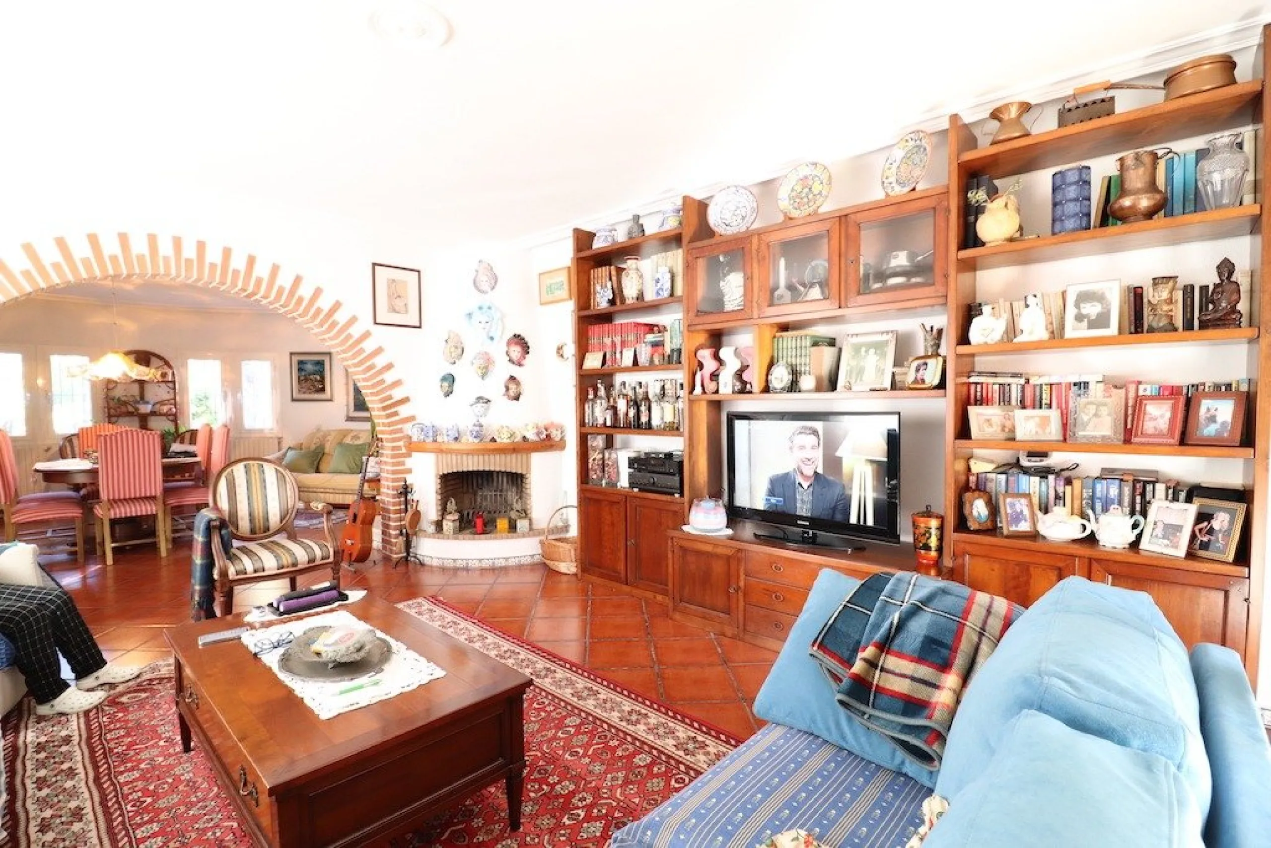 VILLA CON 1900 M2 DE PARCELA. 5 DORM. 3 BAÑOS. 2 SALONES. 380M2 DE CASA. PISCINA PRIVADA.