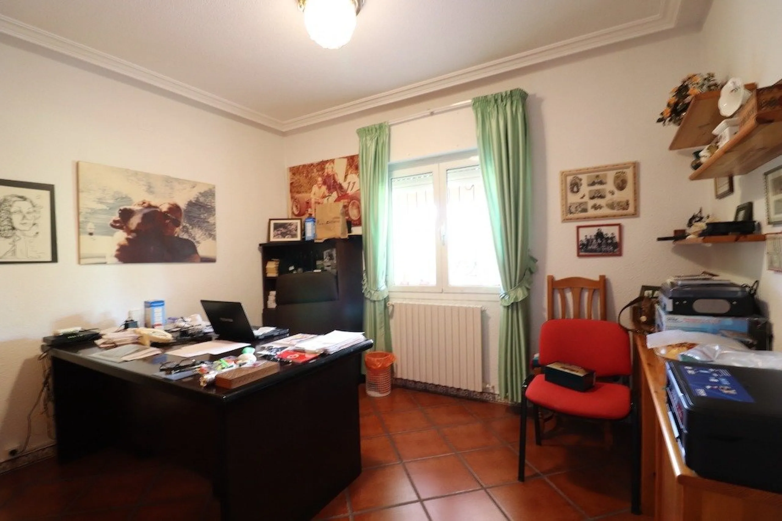 VILLA CON 1900 M2 DE PARCELA. 5 DORM. 3 BAÑOS. 2 SALONES. 380M2 DE CASA. PISCINA PRIVADA.