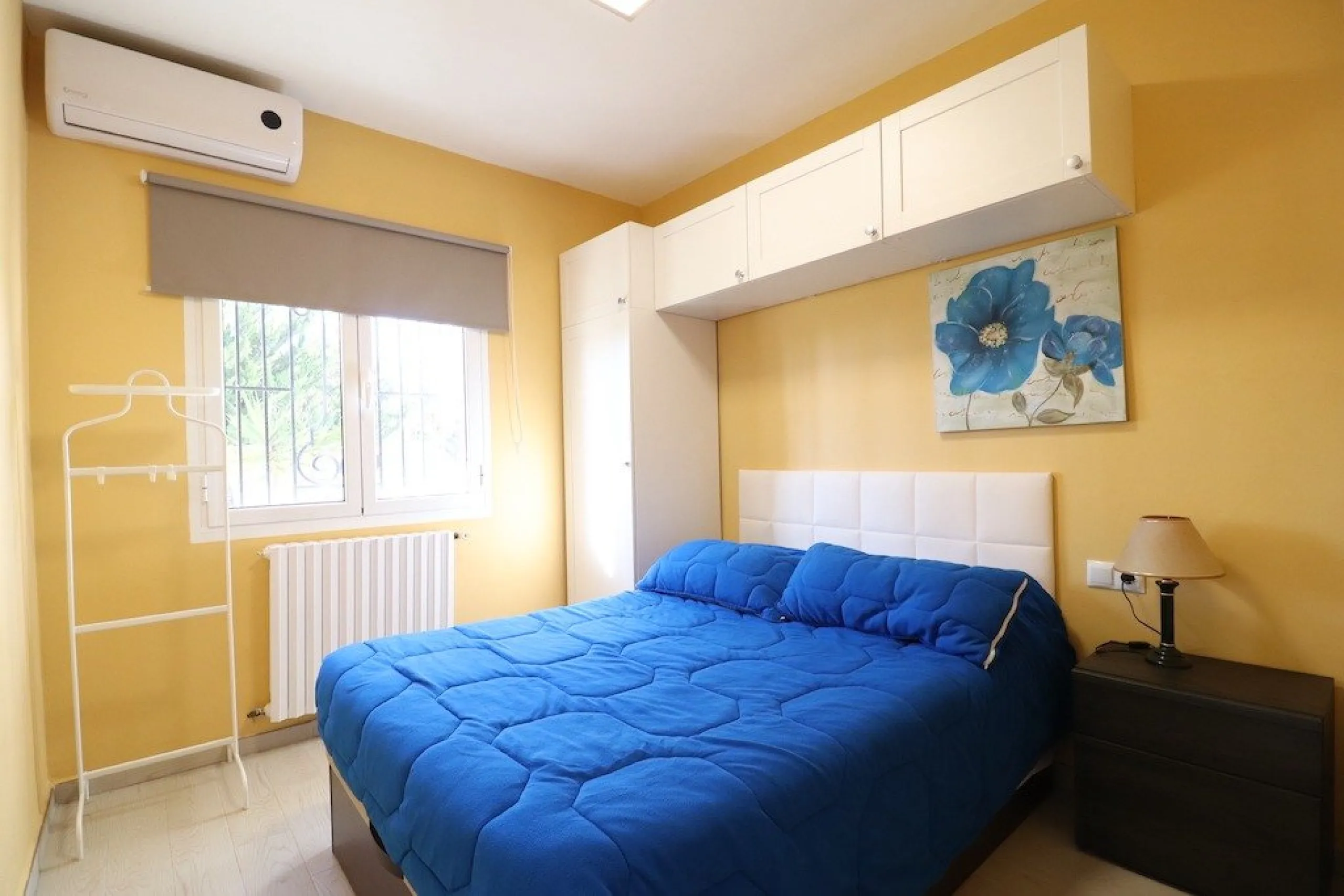 VILLA CON 1900 M2 DE PARCELA. 5 DORM. 3 BAÑOS. 2 SALONES. 380M2 DE CASA. PISCINA PRIVADA.