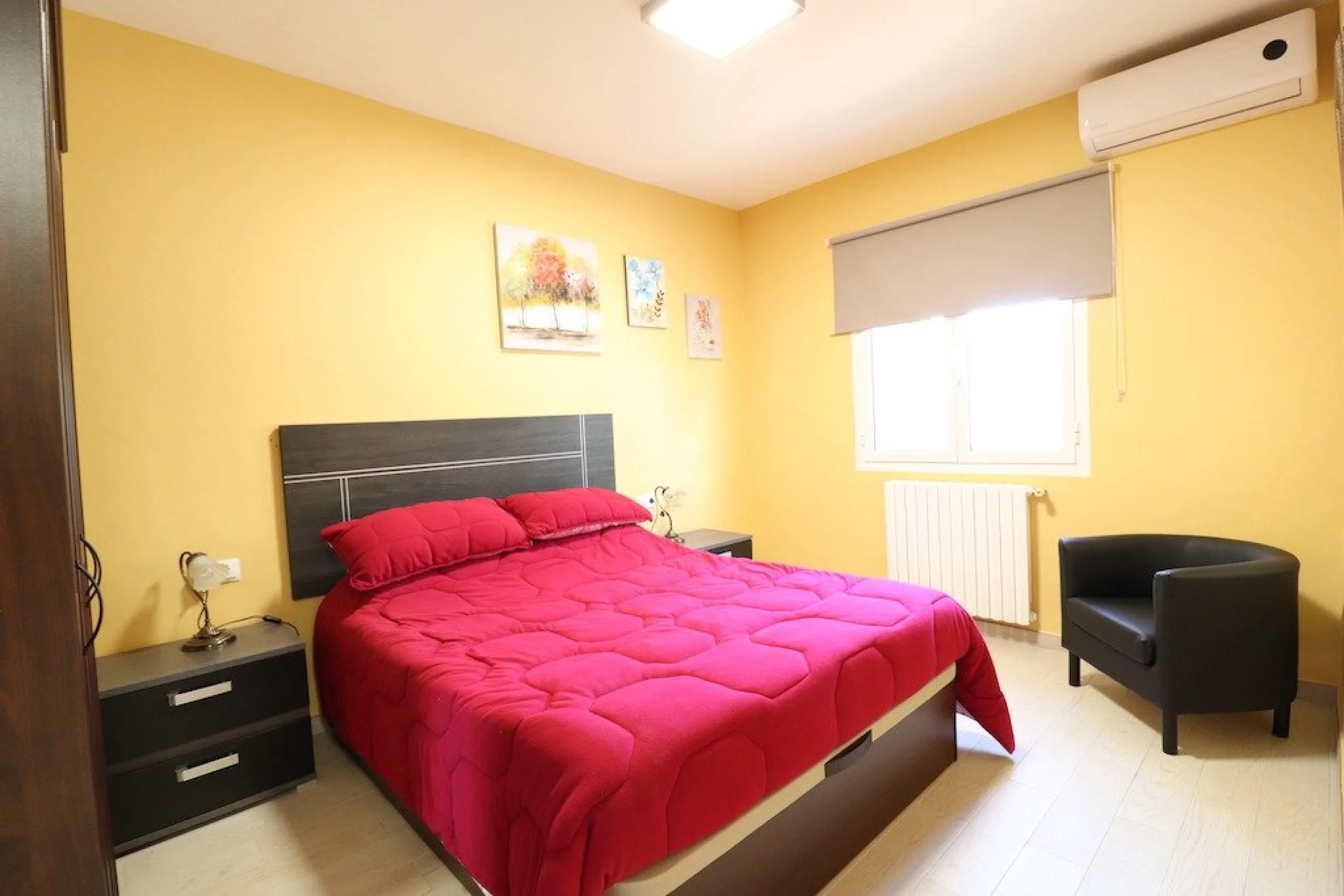 VILLA CON 1900 M2 DE PARCELA. 5 DORM. 3 BAÑOS. 2 SALONES. 380M2 DE CASA. PISCINA PRIVADA.