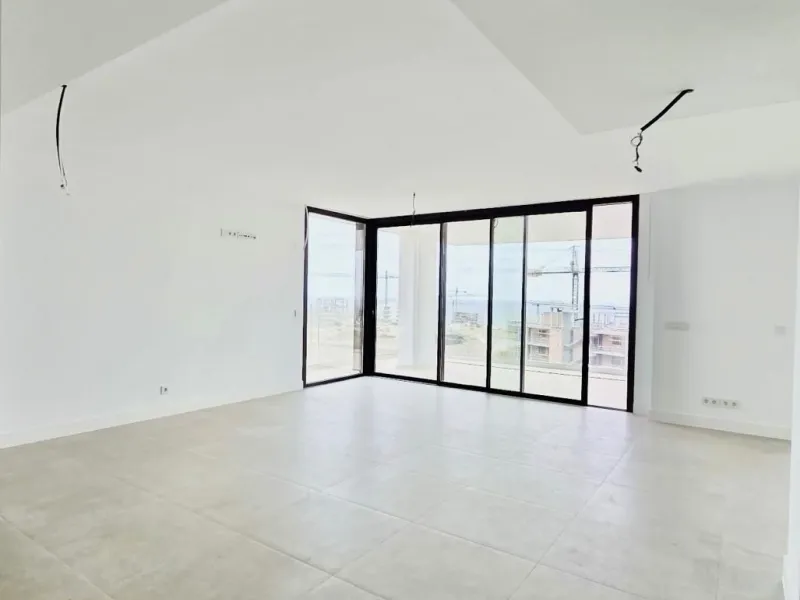 Exklusives mediterranes Wohnen in dieser unbenutzten, nach Süden ausgerichteten Wohnung in der begehrten Phase Las Lomas 5 von La Reserva del Higuerón