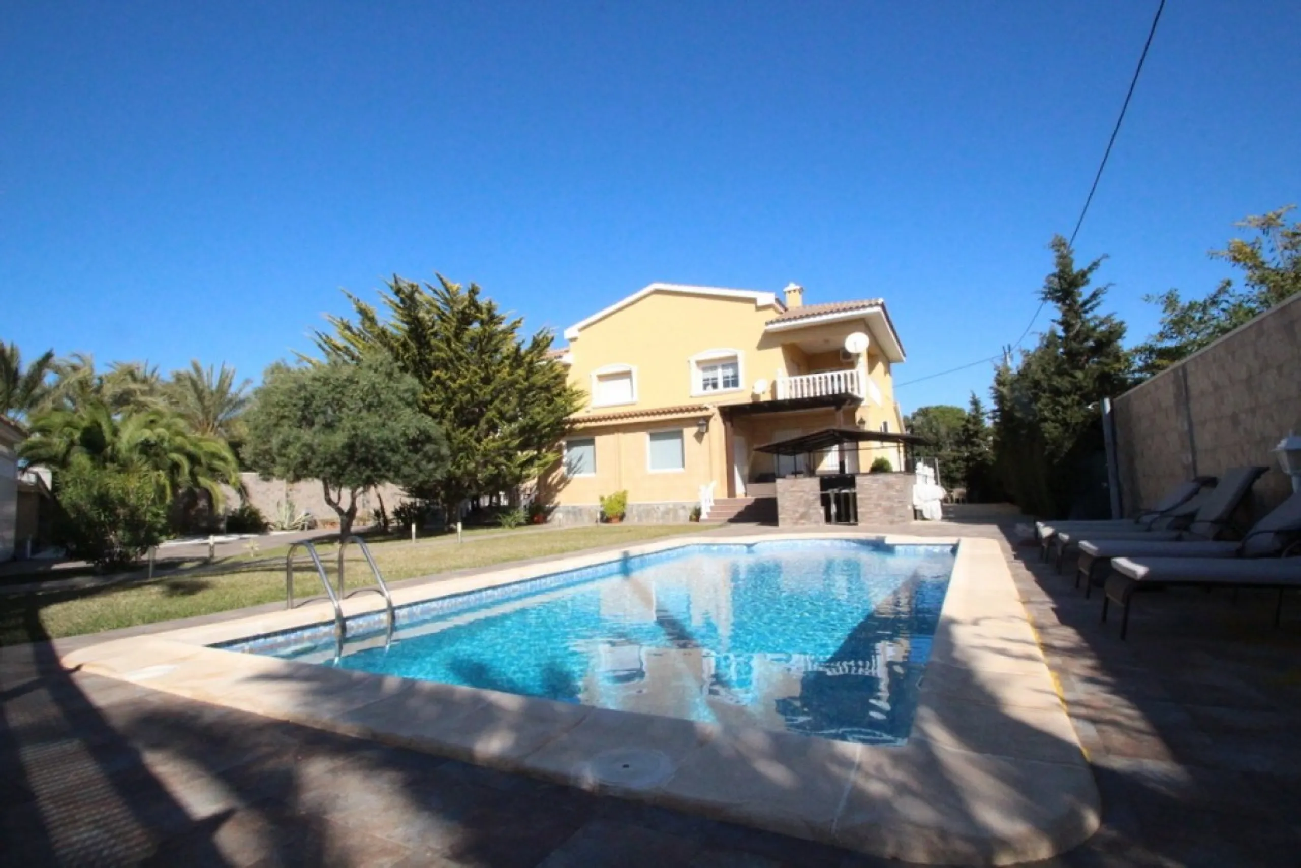 Luxury villa in Cabo Roig