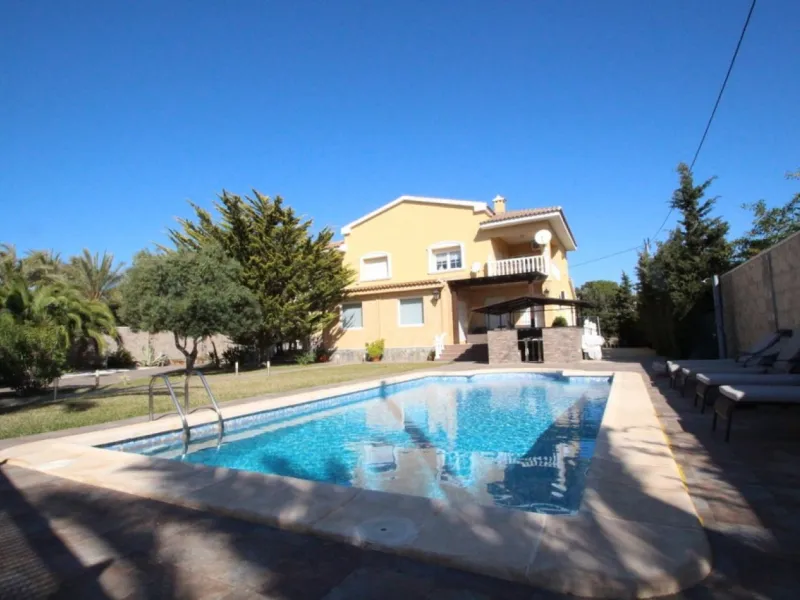 Luxury villa in Cabo Roig