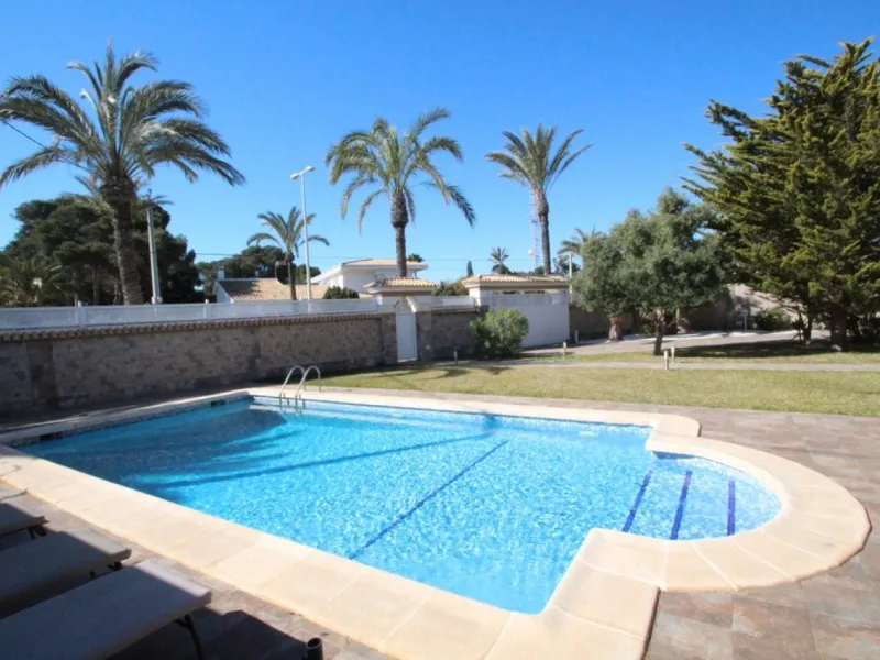 Luxury villa in Cabo Roig