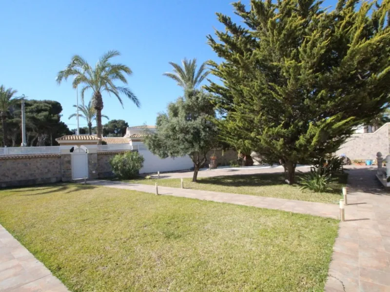 Luxury villa in Cabo Roig