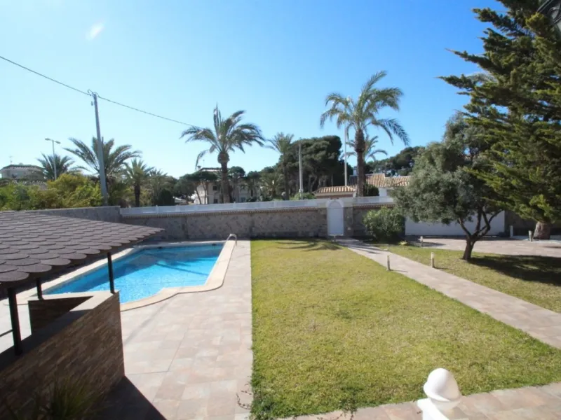Luxury villa in Cabo Roig