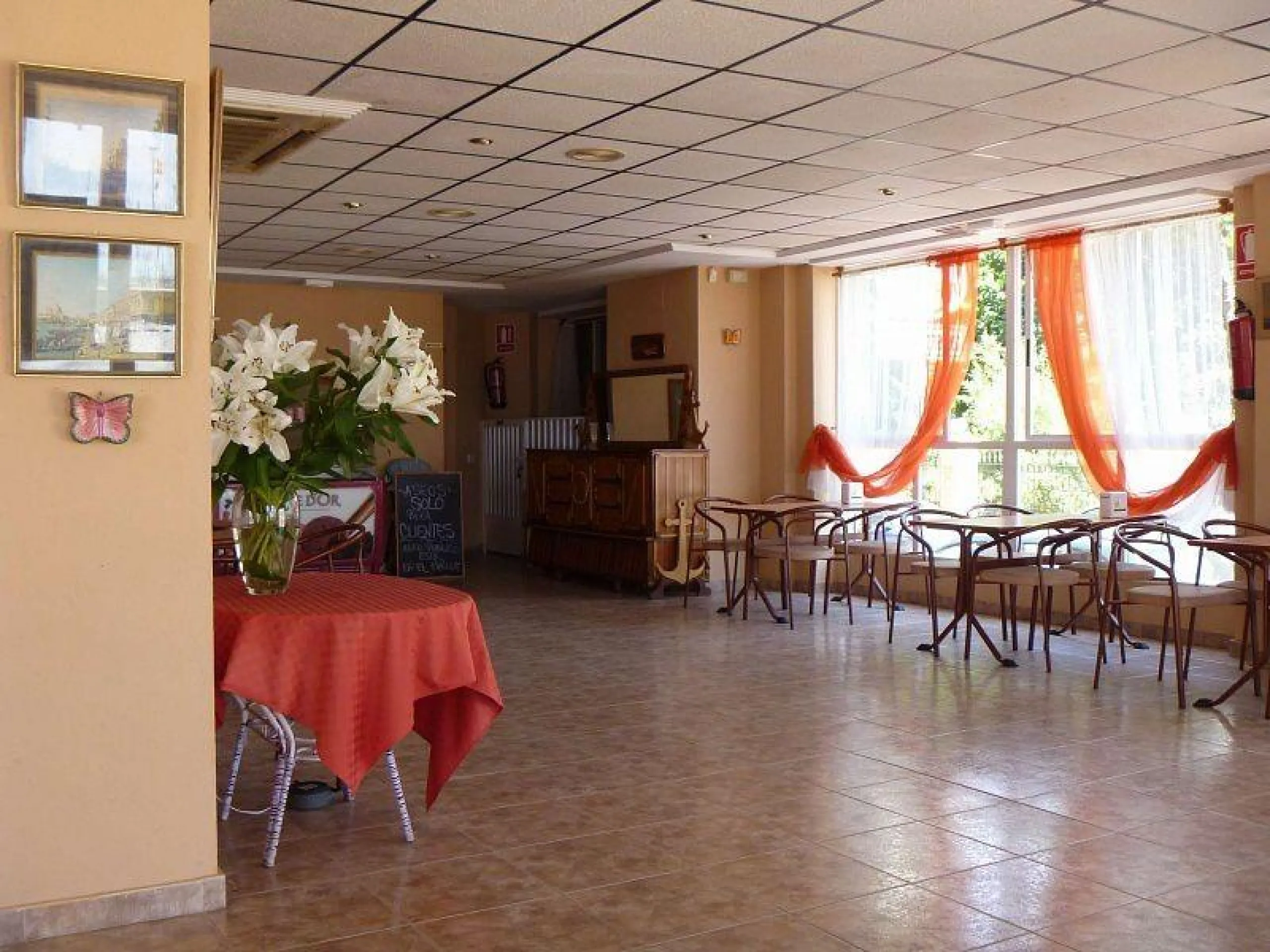 RESTAURANTE EN TORREVIEJA EN LA PRIMERA LINEA DE PLAYA. (EL PROPIETARIO ACEPTA CONTRAOFERTA!)