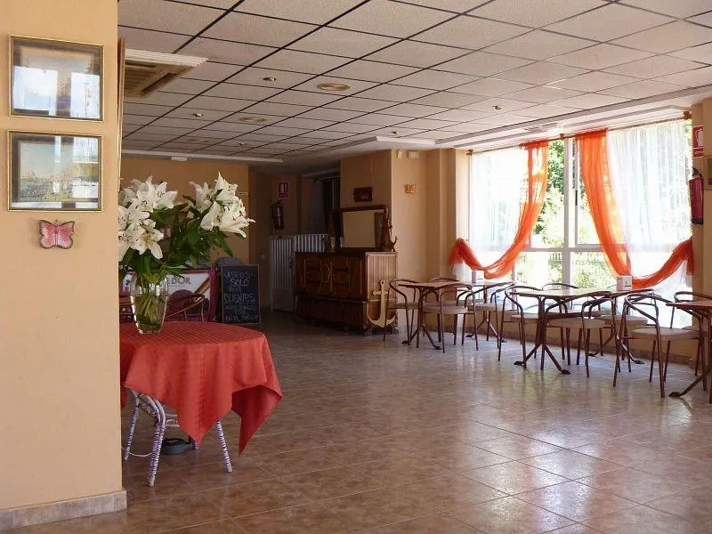 RESTAURANTE EN TORREVIEJA EN LA PRIMERA LINEA DE PLAYA. (EL PROPIETARIO ACEPTA CONTRAOFERTA!)