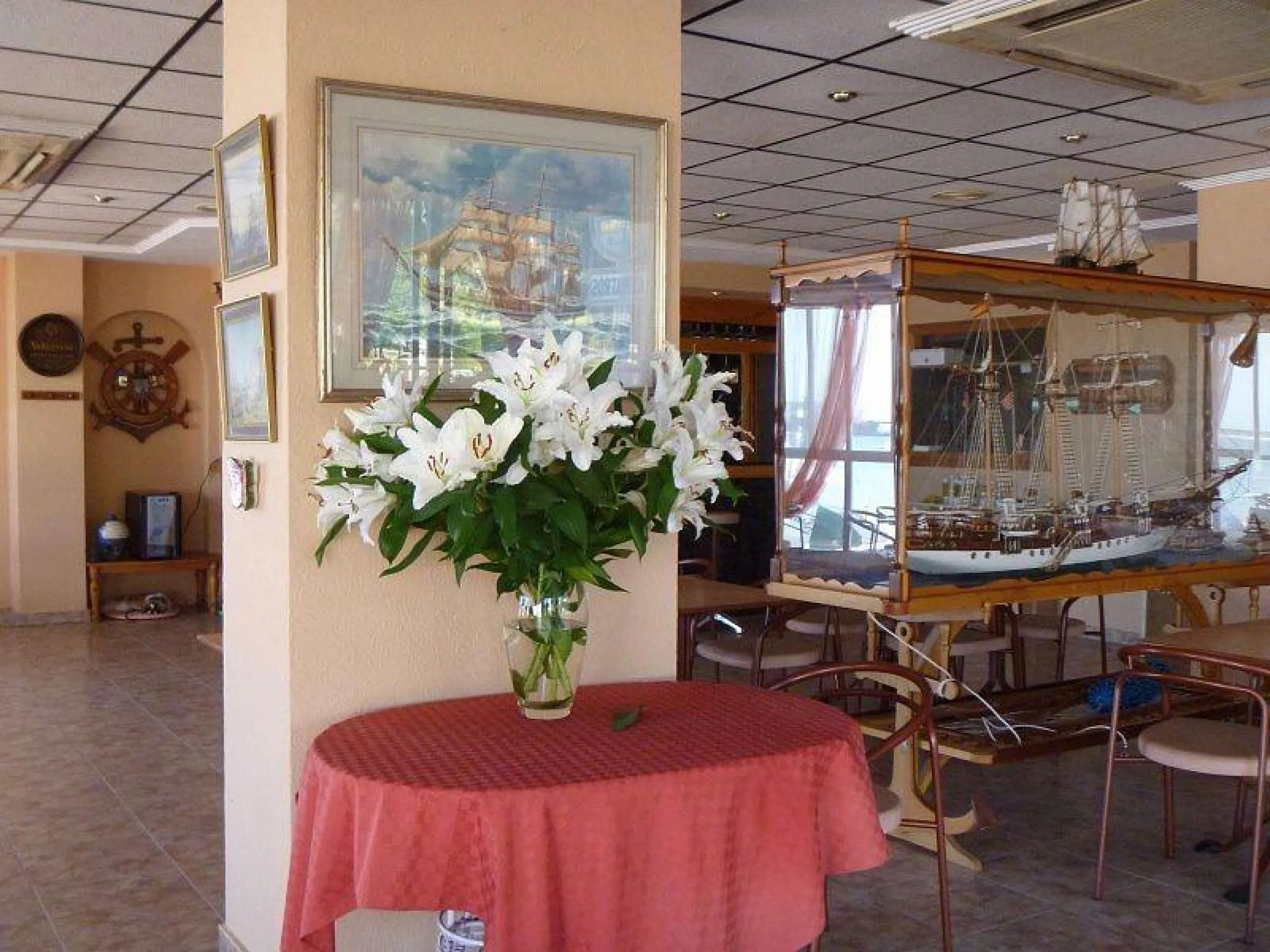 RESTAURANTE EN TORREVIEJA EN LA PRIMERA LINEA DE PLAYA. (EL PROPIETARIO ACEPTA CONTRAOFERTA!)