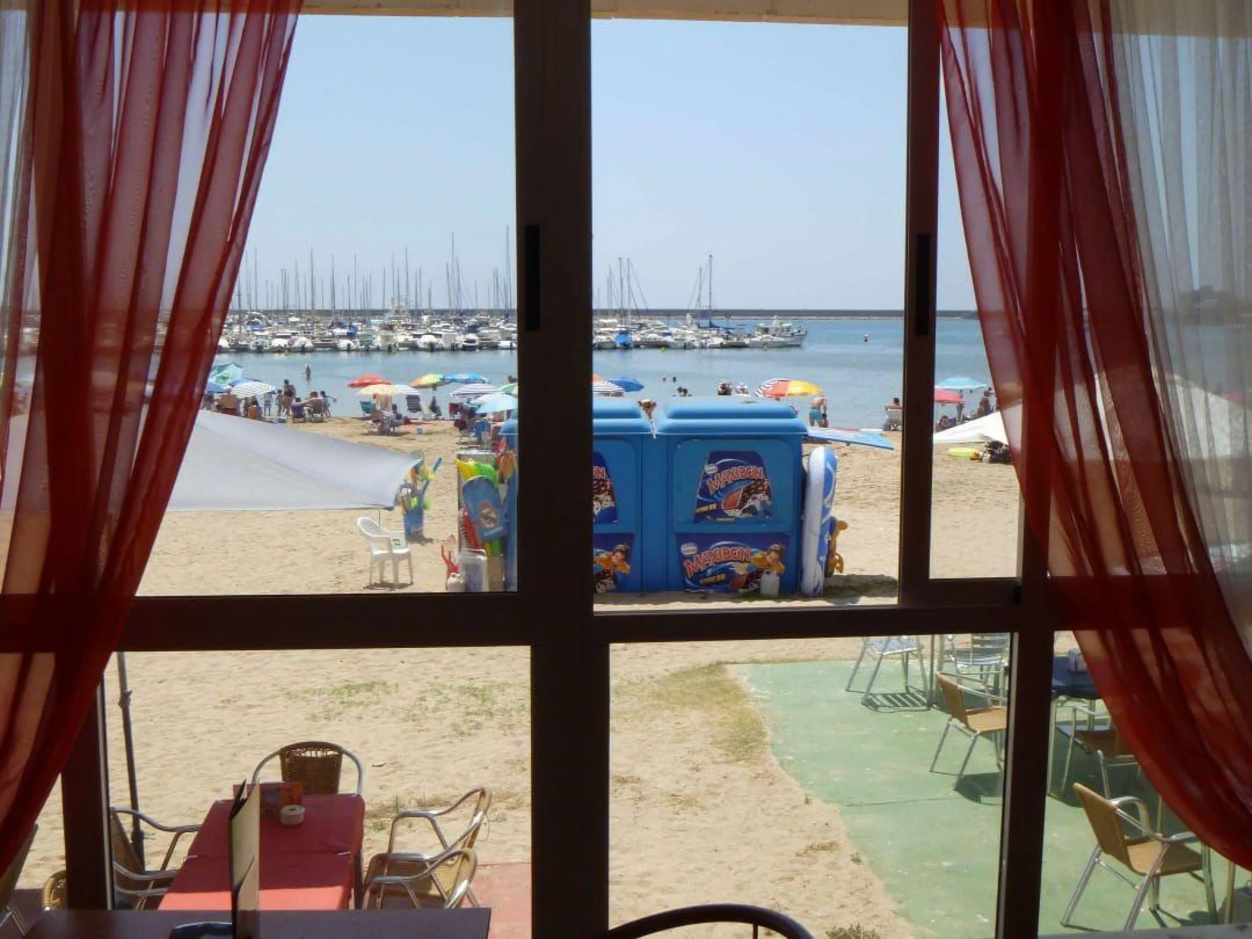 RESTAURANTE EN TORREVIEJA EN LA PRIMERA LINEA DE PLAYA. (EL PROPIETARIO ACEPTA CONTRAOFERTA!)