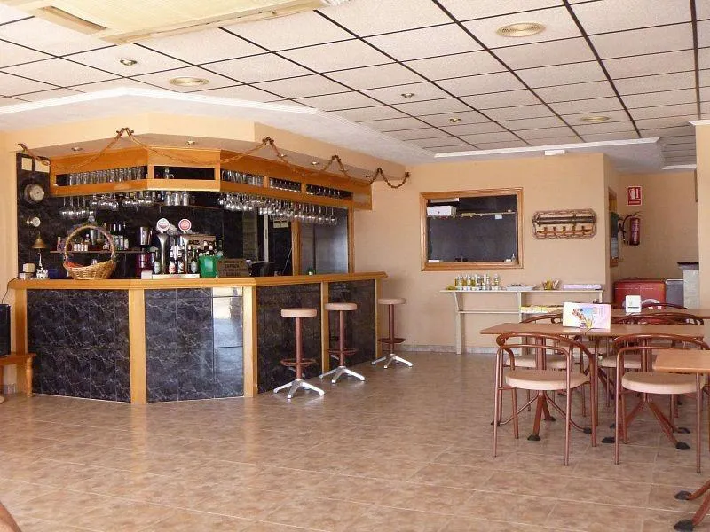 RESTAURANTE EN TORREVIEJA EN LA PRIMERA LINEA DE PLAYA. (EL PROPIETARIO ACEPTA CONTRAOFERTA!)
