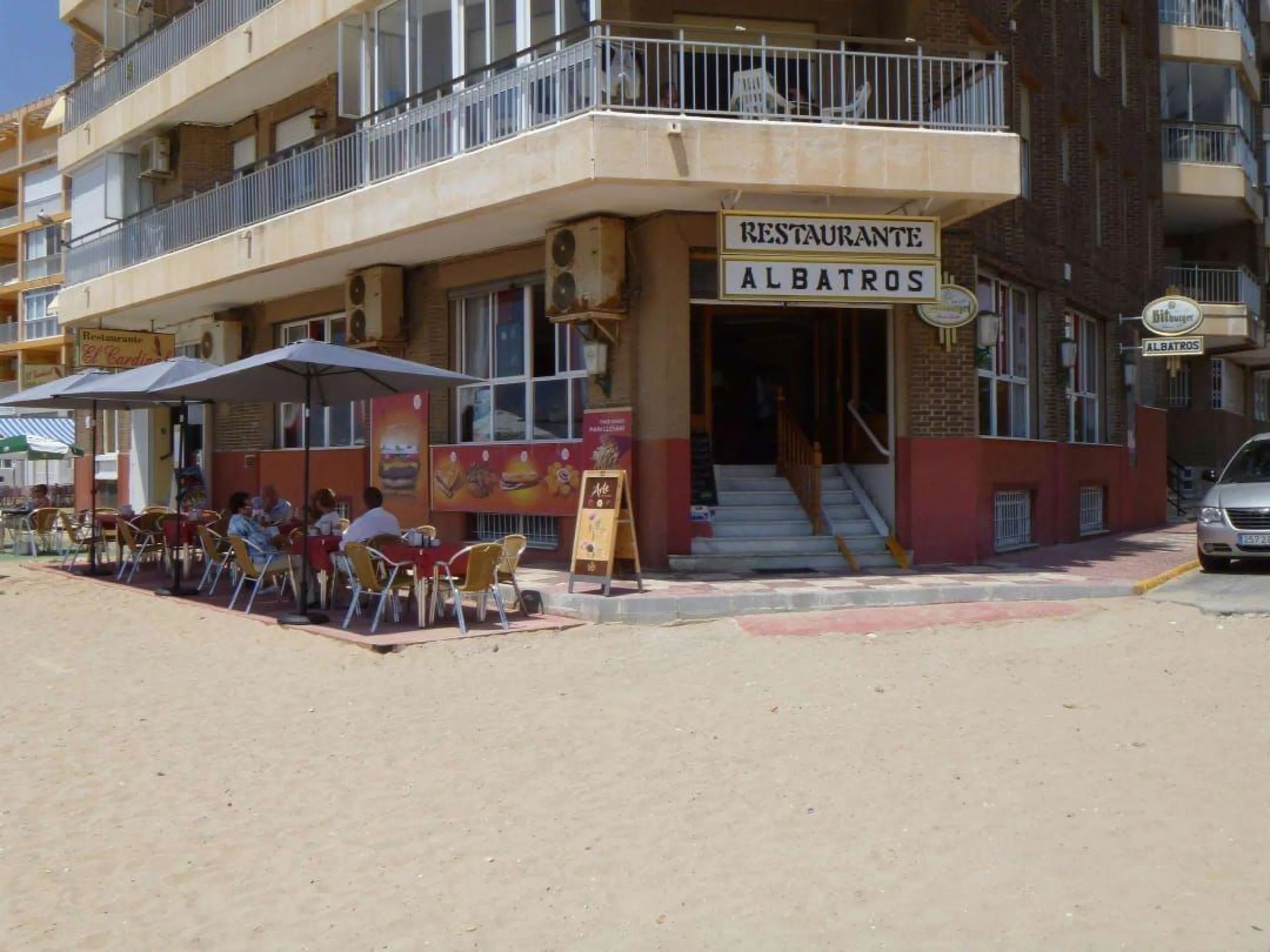 RESTAURANTE EN TORREVIEJA EN LA PRIMERA LINEA DE PLAYA. (EL PROPIETARIO ACEPTA CONTRAOFERTA!)