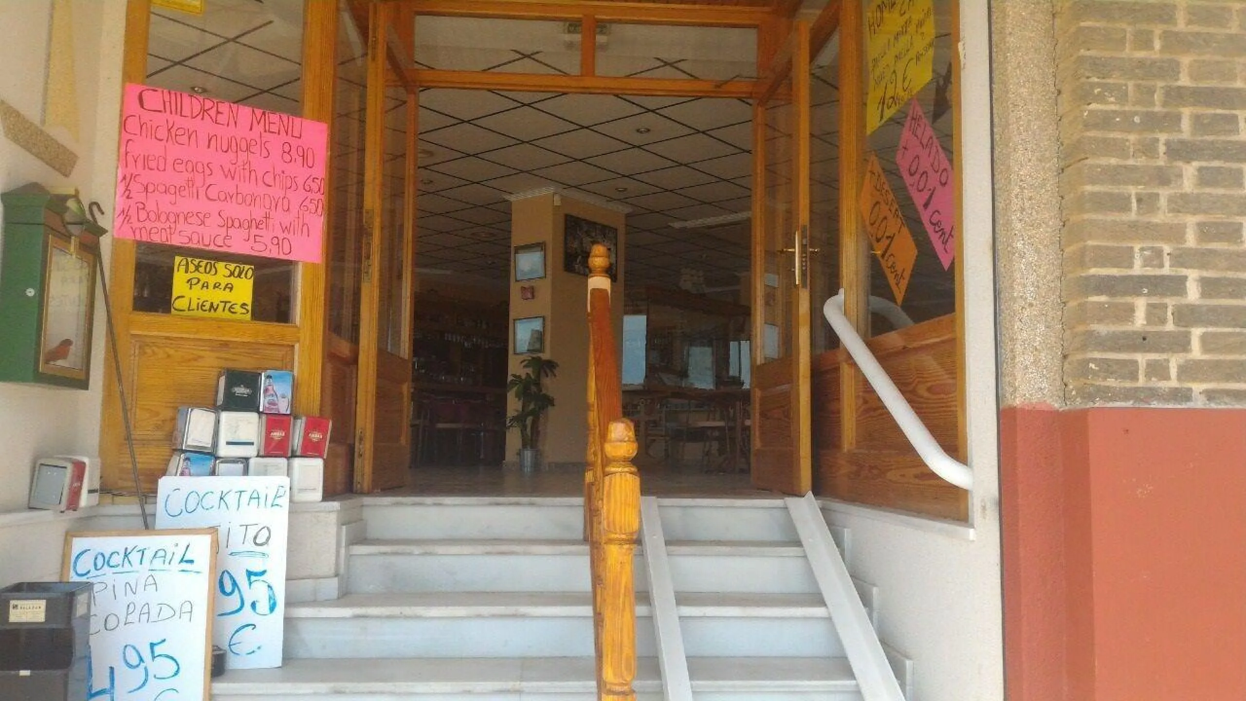RESTAURANTE EN TORREVIEJA EN LA PRIMERA LINEA DE PLAYA. (EL PROPIETARIO ACEPTA CONTRAOFERTA!)