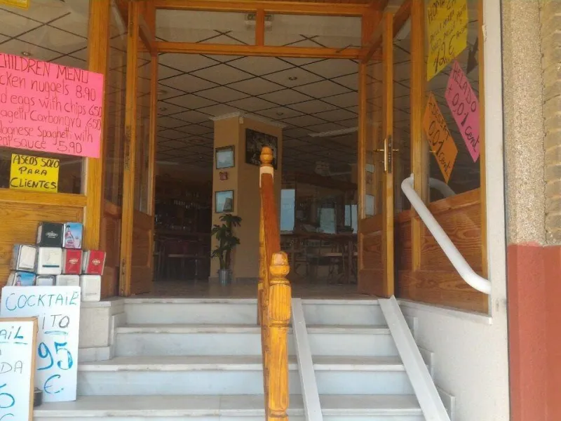 RESTAURANTE EN TORREVIEJA EN LA PRIMERA LINEA DE PLAYA. (EL PROPIETARIO ACEPTA CONTRAOFERTA!)