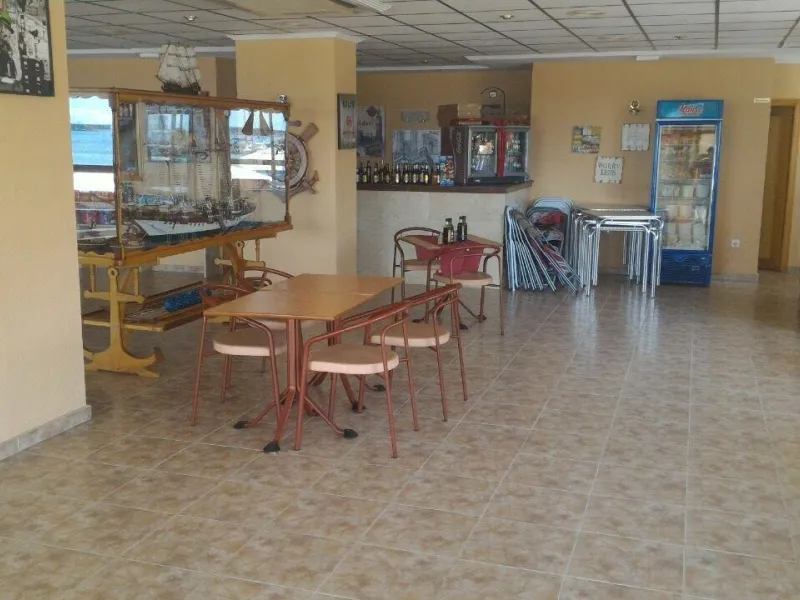 RESTAURANTE EN TORREVIEJA EN LA PRIMERA LINEA DE PLAYA. (EL PROPIETARIO ACEPTA CONTRAOFERTA!)