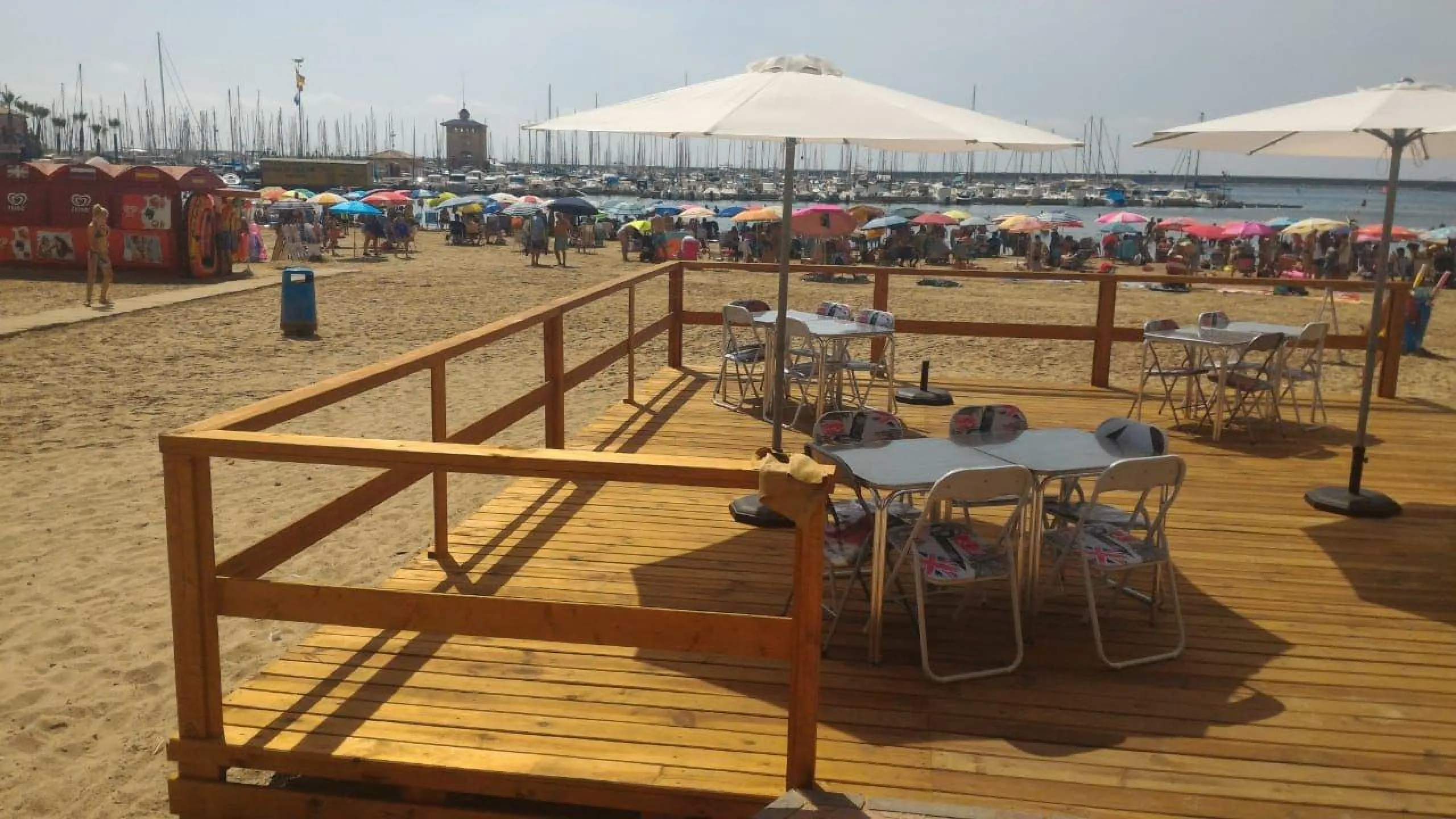 RESTAURANTE EN TORREVIEJA EN LA PRIMERA LINEA DE PLAYA. (EL PROPIETARIO ACEPTA CONTRAOFERTA!)