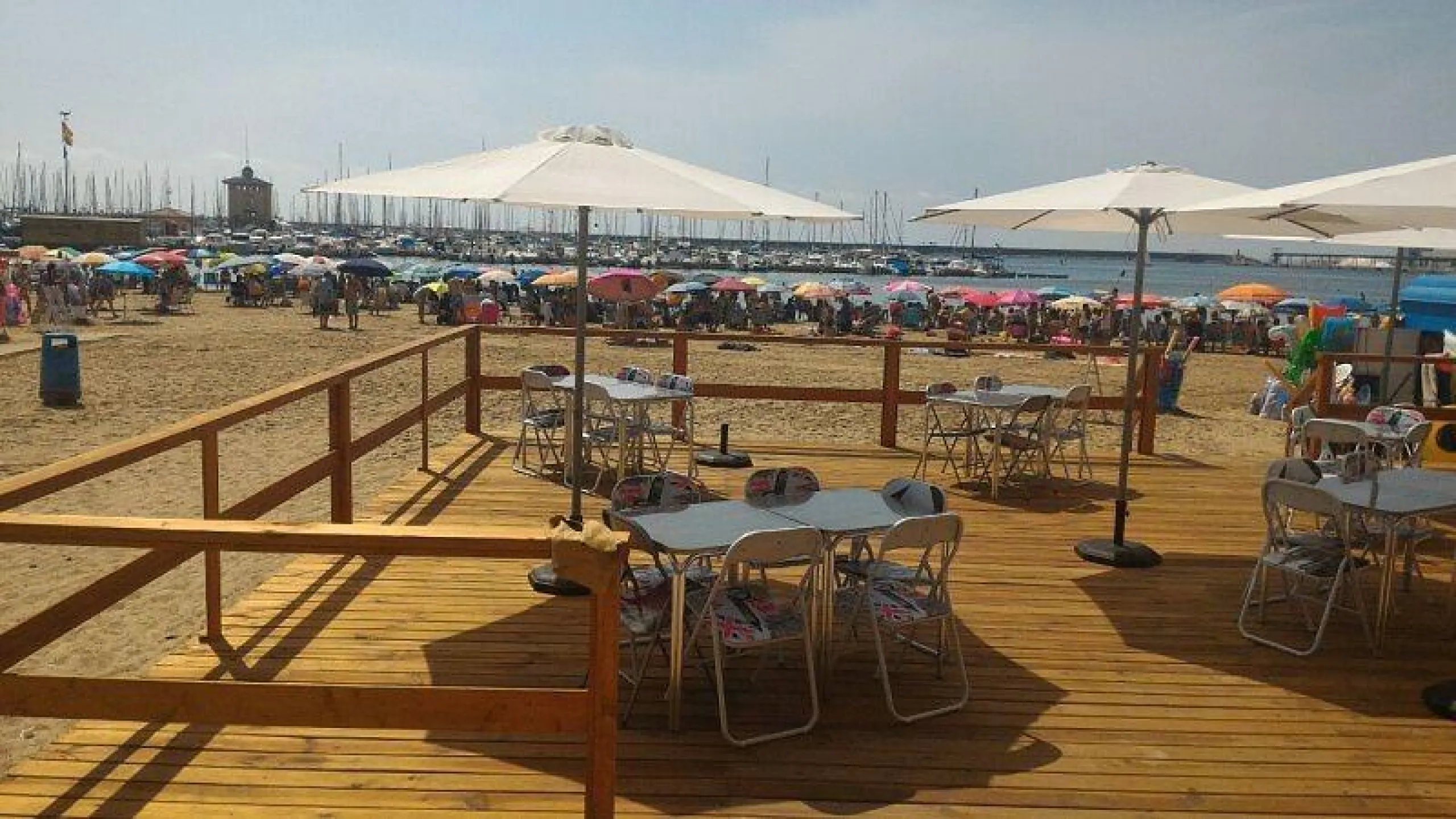 RESTAURANTE EN TORREVIEJA EN LA PRIMERA LINEA DE PLAYA. (EL PROPIETARIO ACEPTA CONTRAOFERTA!)