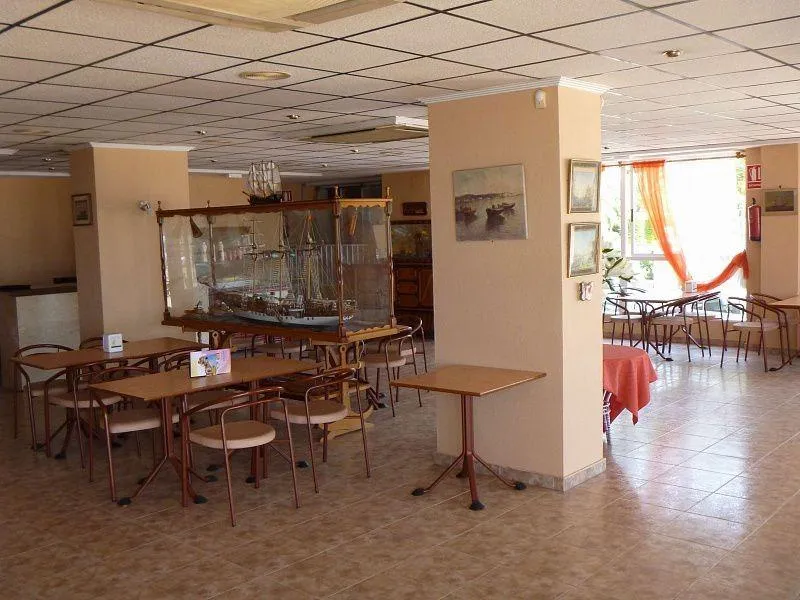 RESTAURANTE EN TORREVIEJA EN LA PRIMERA LINEA DE PLAYA. (EL PROPIETARIO ACEPTA CONTRAOFERTA!)