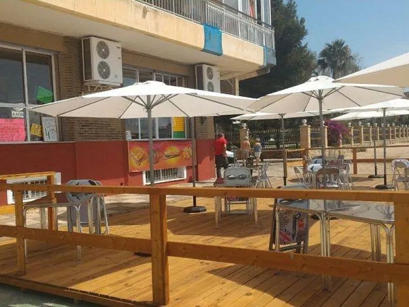 RESTAURANTE EN TORREVIEJA EN LA PRIMERA LINEA DE PLAYA. (EL PROPIETARIO ACEPTA CONTRAOFERTA!)