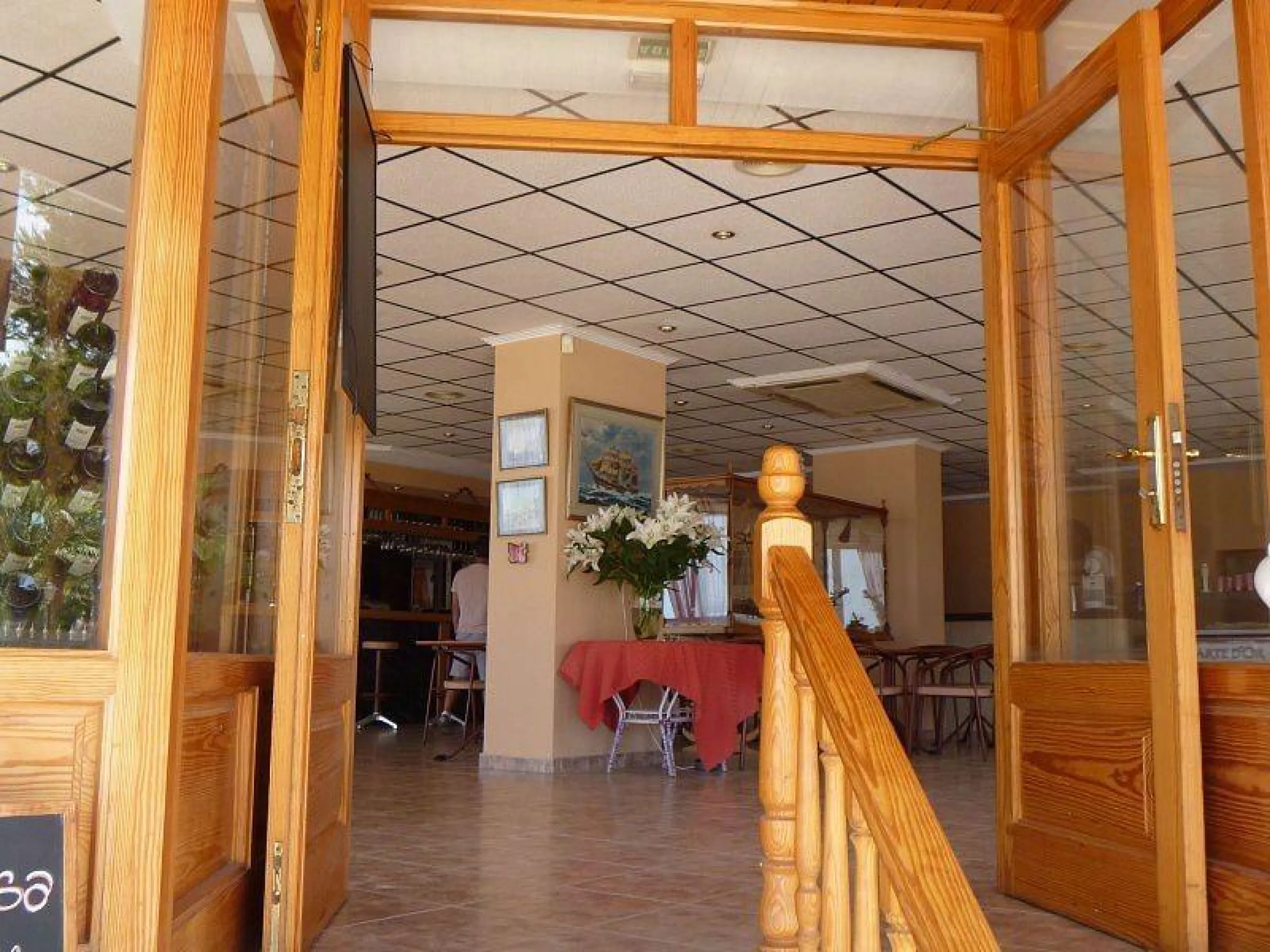 RESTAURANTE EN TORREVIEJA EN LA PRIMERA LINEA DE PLAYA. (EL PROPIETARIO ACEPTA CONTRAOFERTA!)
