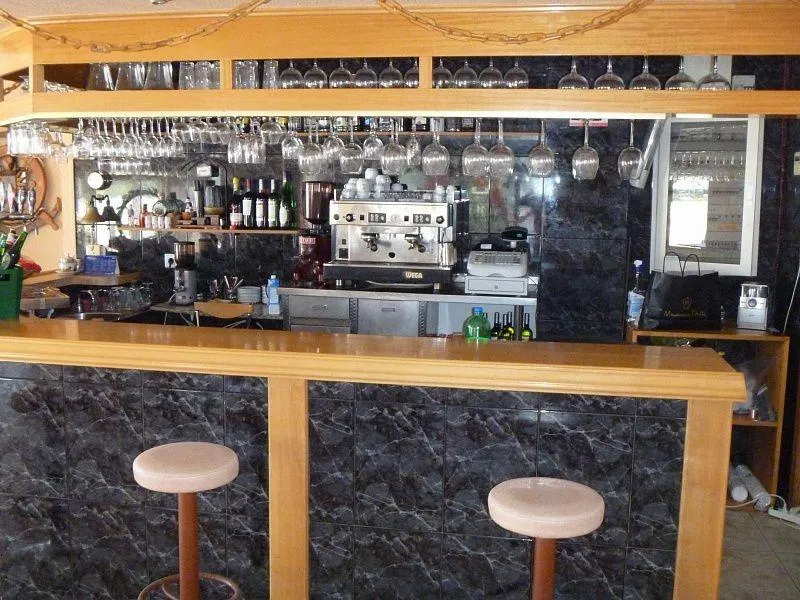 RESTAURANTE EN TORREVIEJA EN LA PRIMERA LINEA DE PLAYA. (EL PROPIETARIO ACEPTA CONTRAOFERTA!)