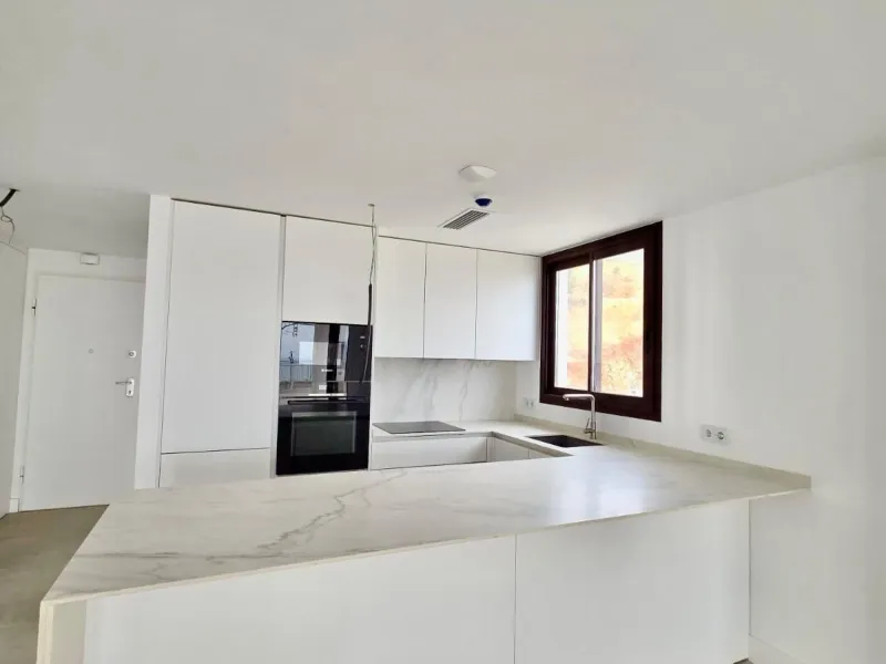 Exklusives mediterranes Wohnen in dieser unbenutzten, nach Süden ausgerichteten Wohnung in der begehrten Phase Las Lomas 5 von La Reserva del Higuerón