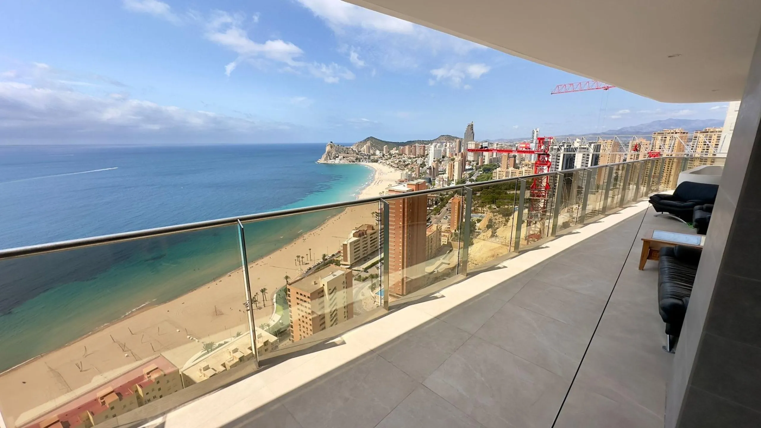 Incredible penthouse in first line of the sea