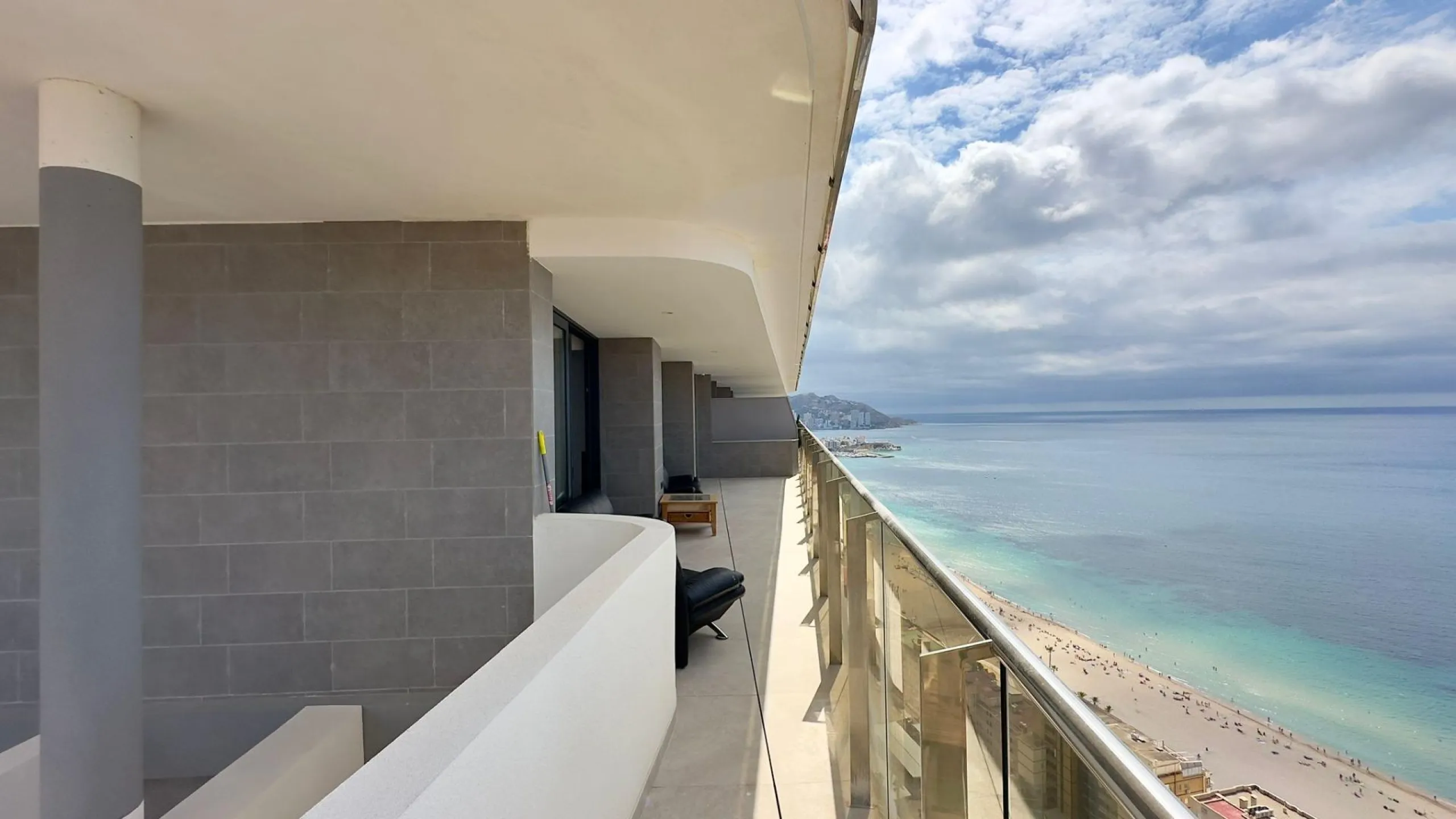Incredible penthouse in first line of the sea