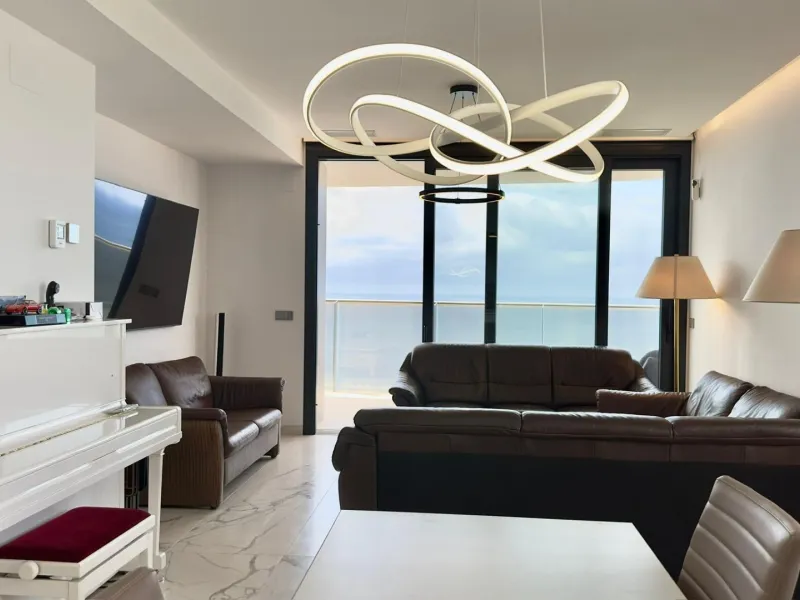 Incredible penthouse in first line of the sea