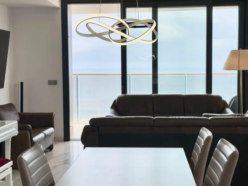 Incredible penthouse in first line of the sea
