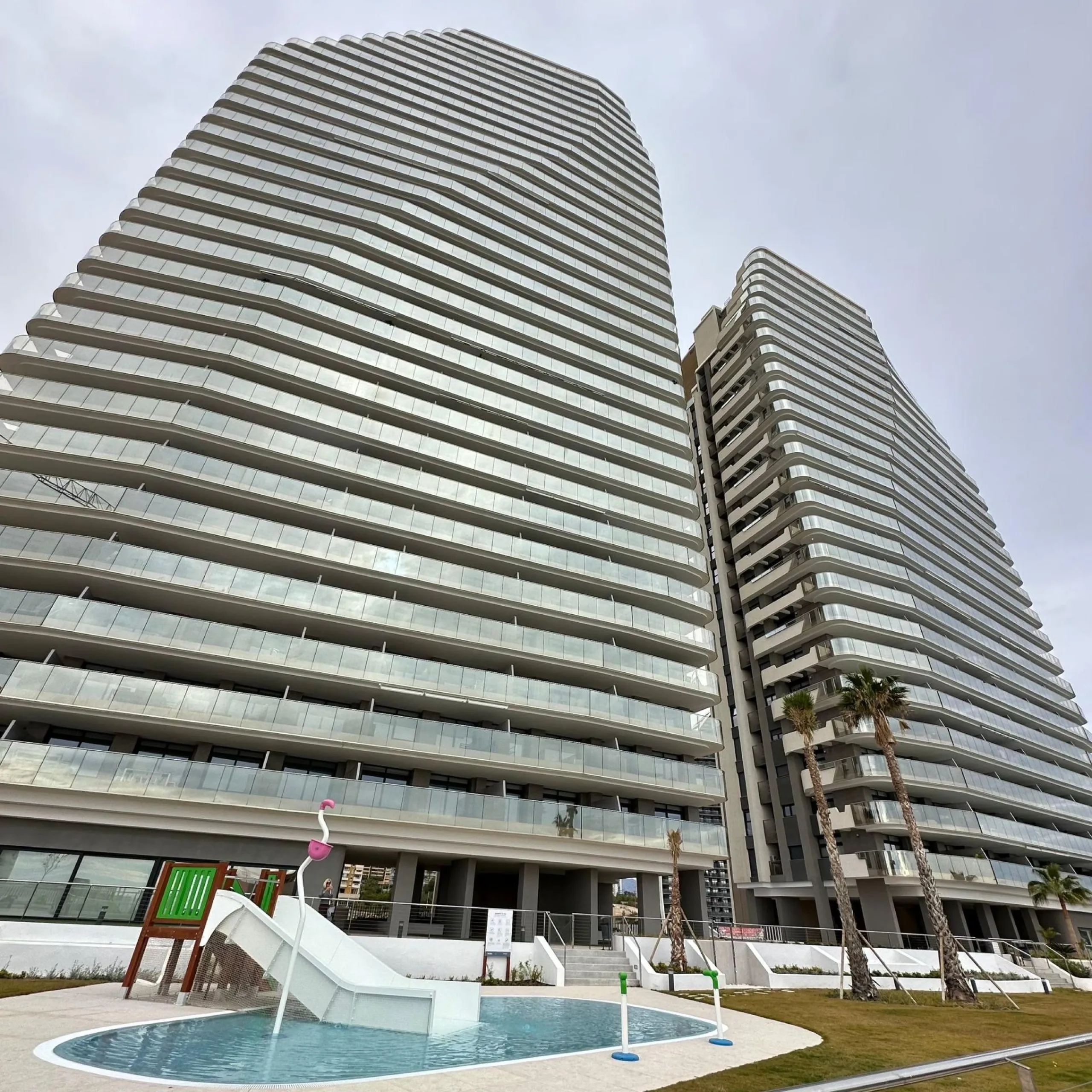 Incredible penthouse in first line of the sea