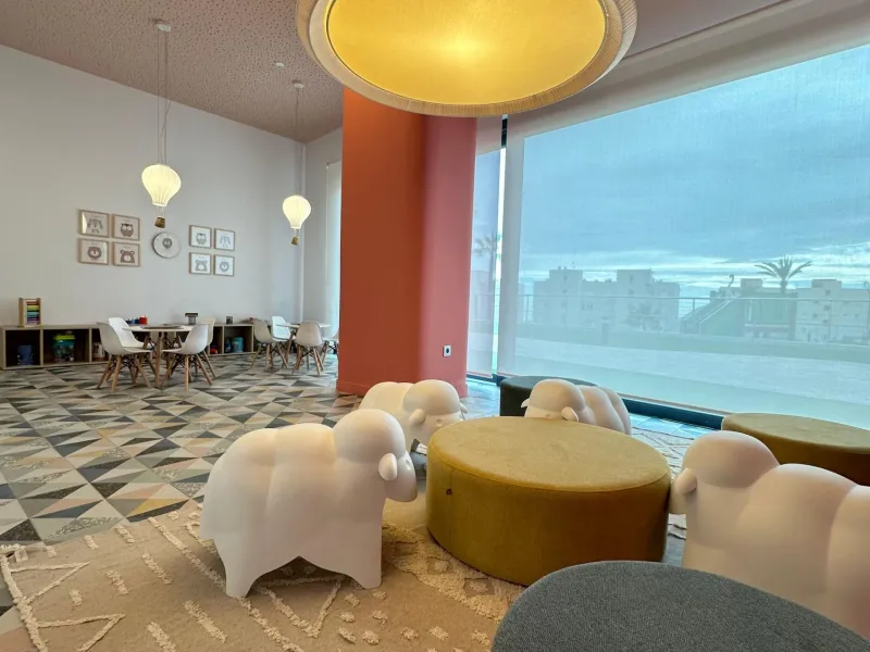 Incredible penthouse in first line of the sea