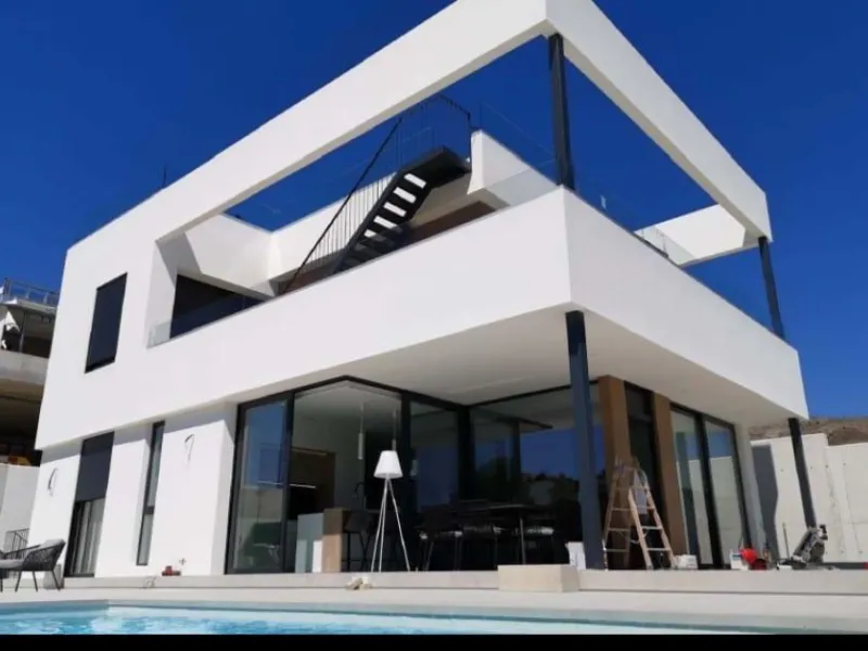 SPECTACULAR MODERN TURN KEY VILLA
