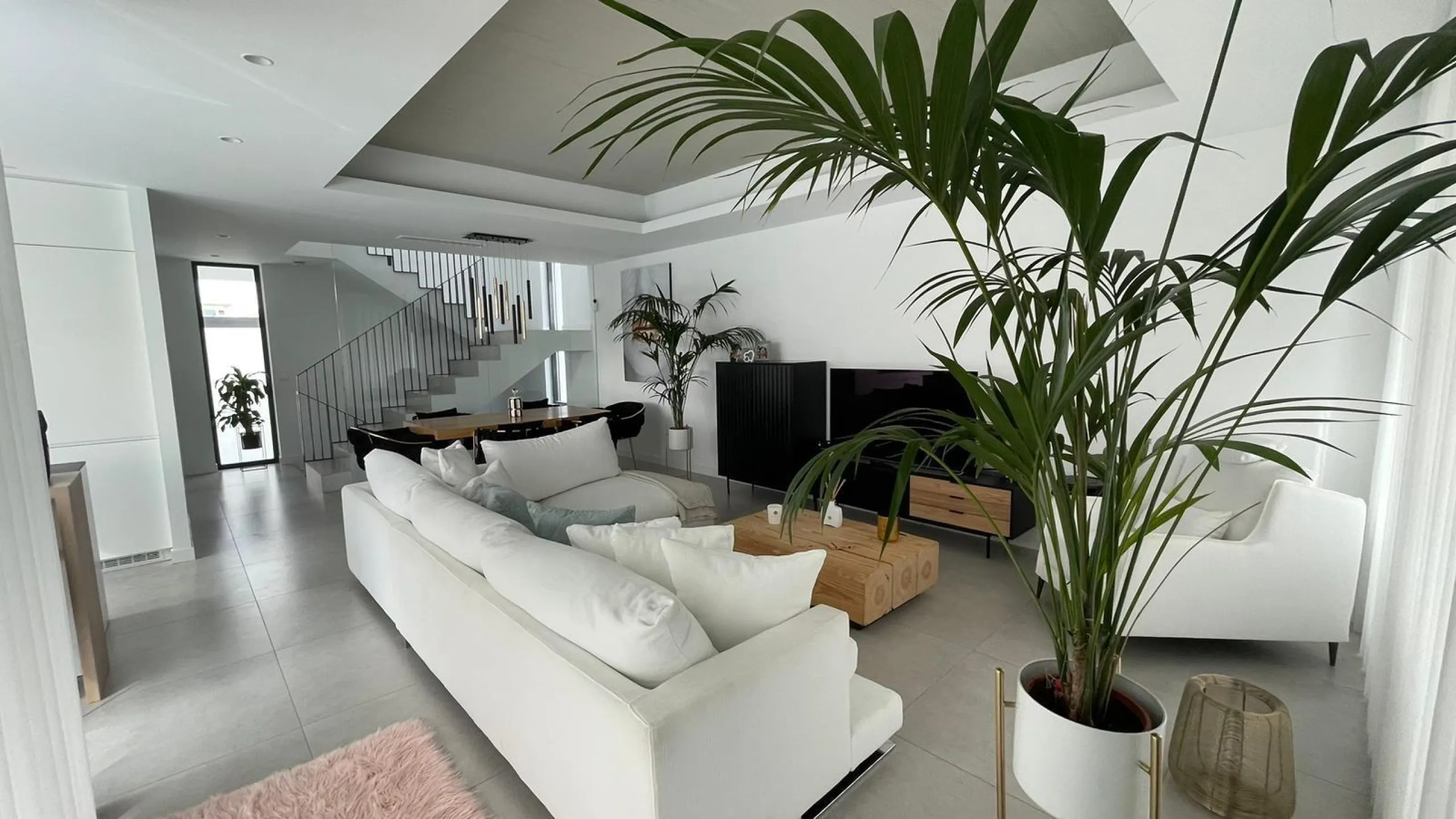 SPECTACULAR MODERN TURN KEY VILLA