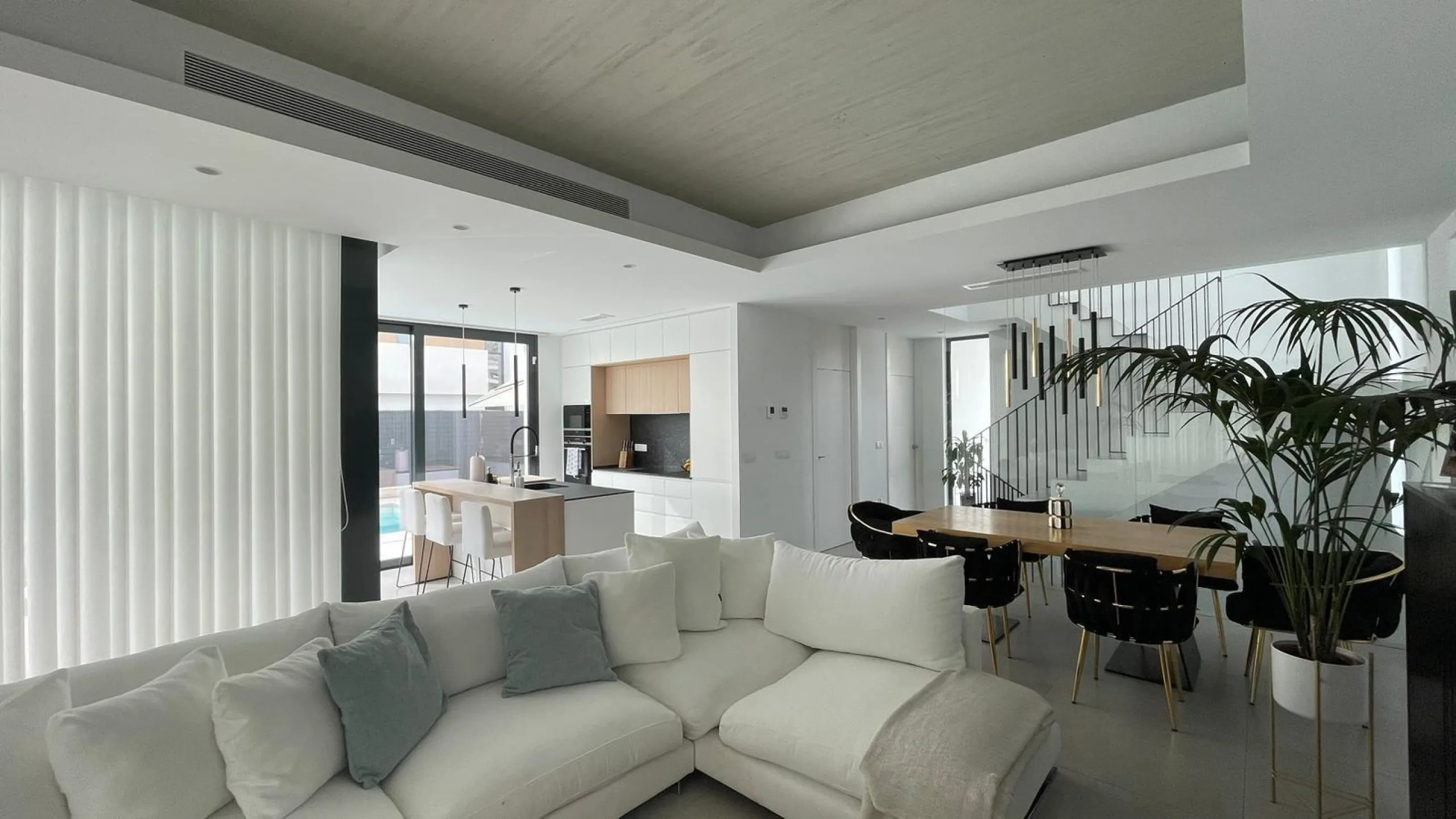SPECTACULAR MODERN TURN KEY VILLA