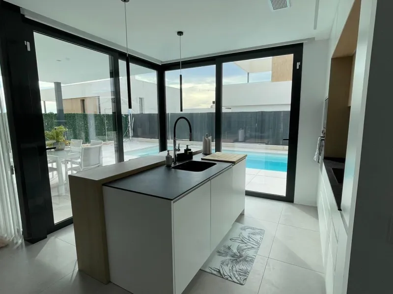 SPECTACULAR MODERN TURN KEY VILLA