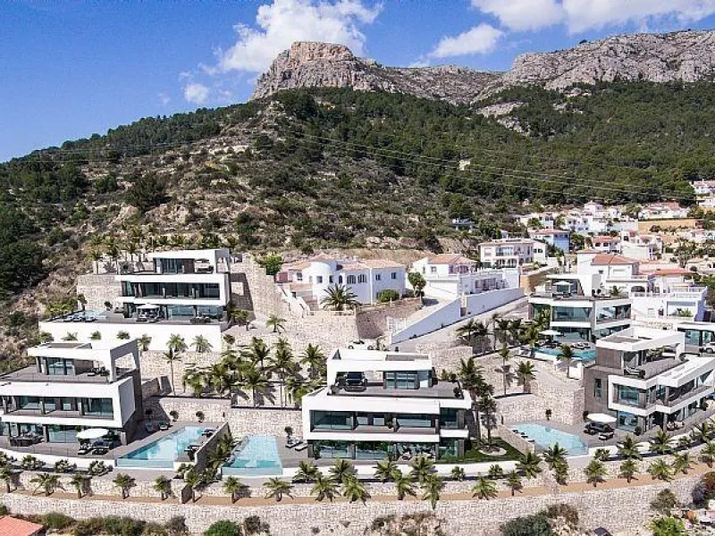 Luxury villa with private pool and sea views
