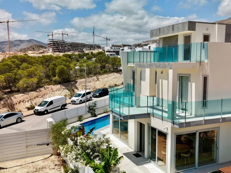 Large Villa on the Balcony of Finestrat with views on the sea