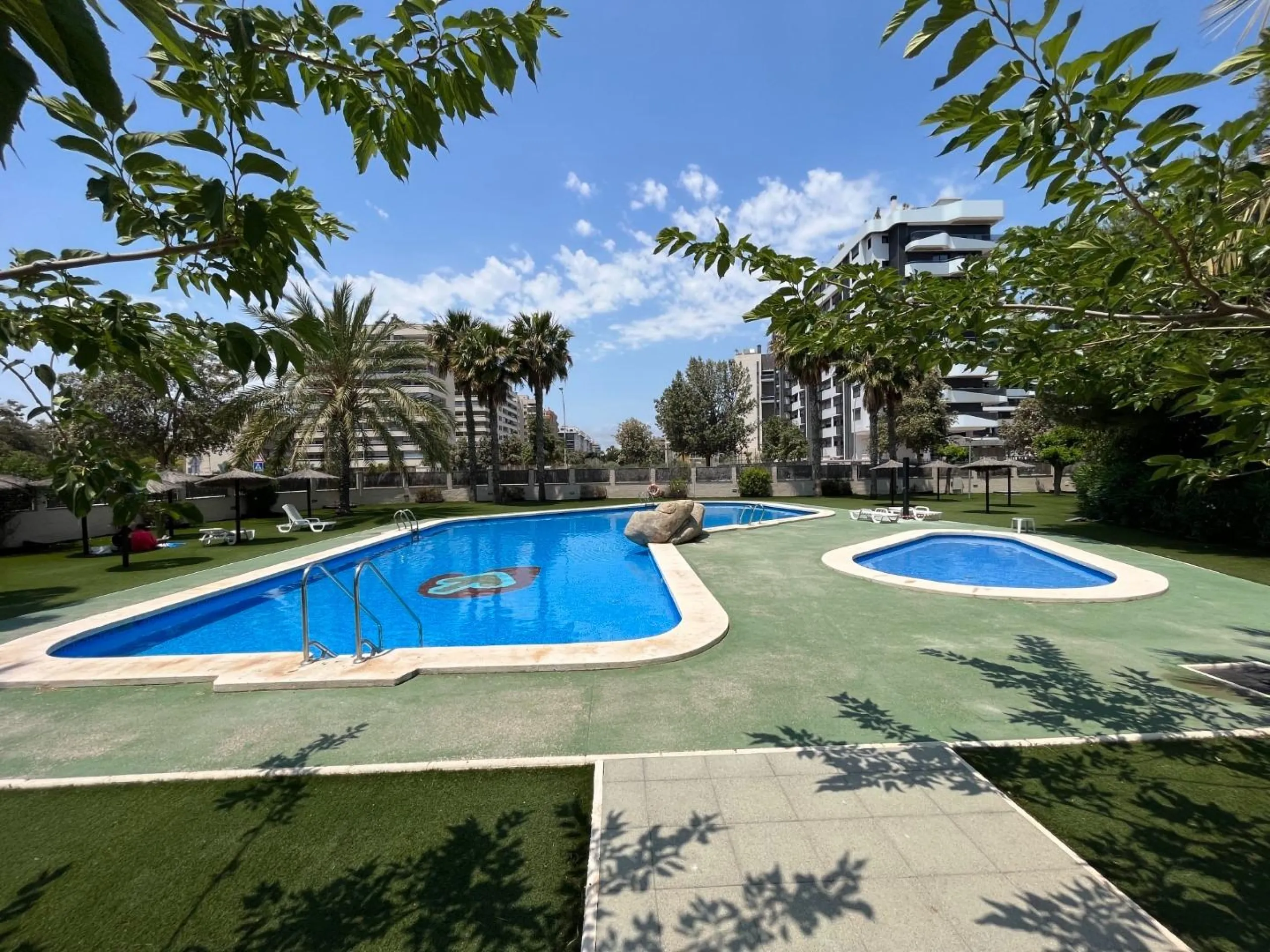 Apartamento de dos dormitorios junto a la Playa de San Juan