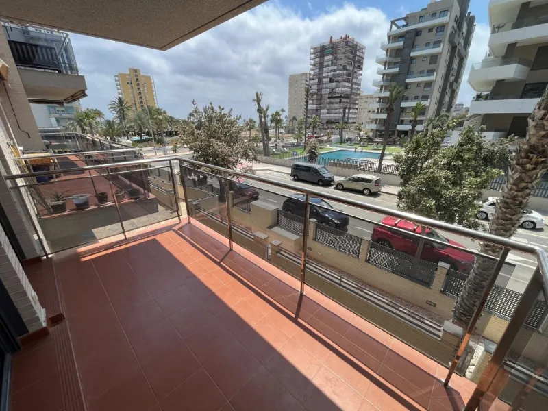 Apartamento de dos dormitorios junto a la Playa de San Juan