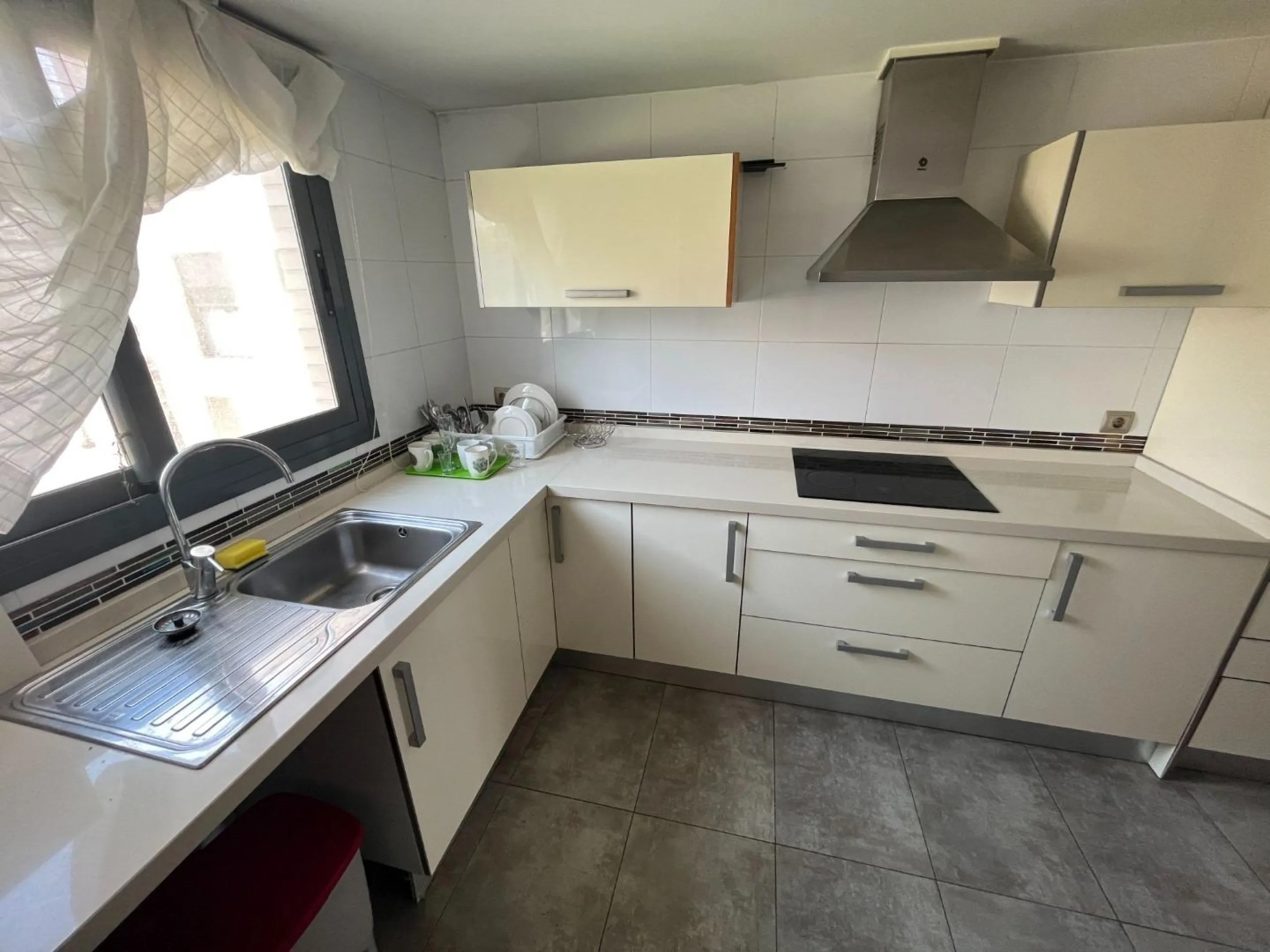 Apartamento de dos dormitorios junto a la Playa de San Juan