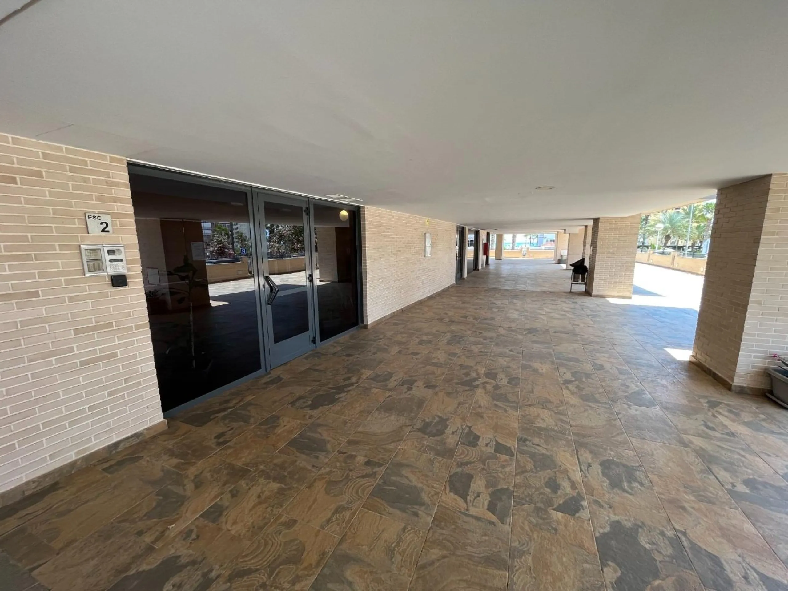 Apartamento de dos dormitorios junto a la Playa de San Juan