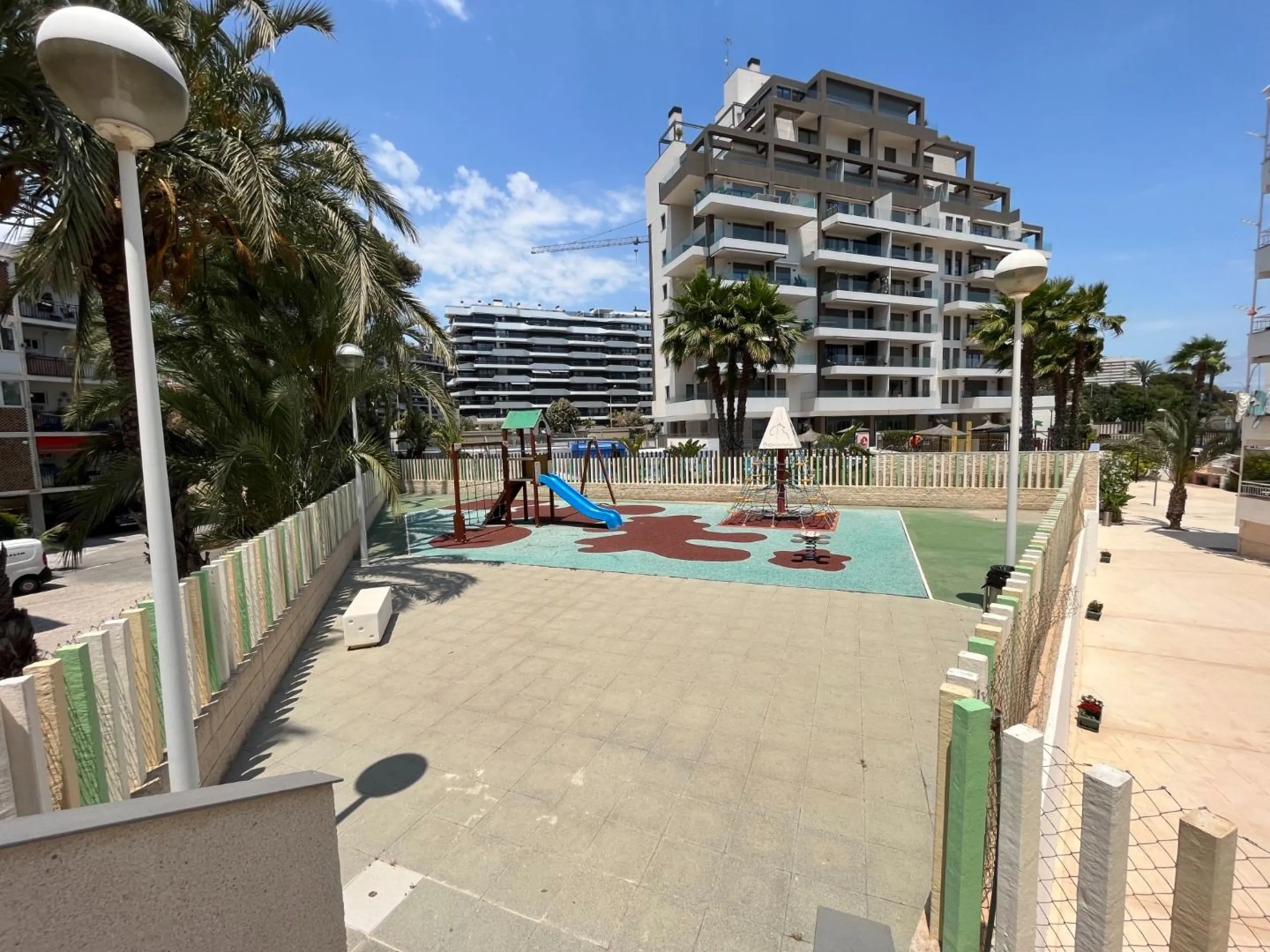 Apartamento de dos dormitorios junto a la Playa de San Juan