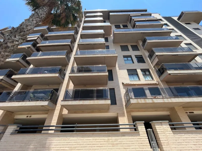 Apartamento de dos dormitorios junto a la Playa de San Juan
