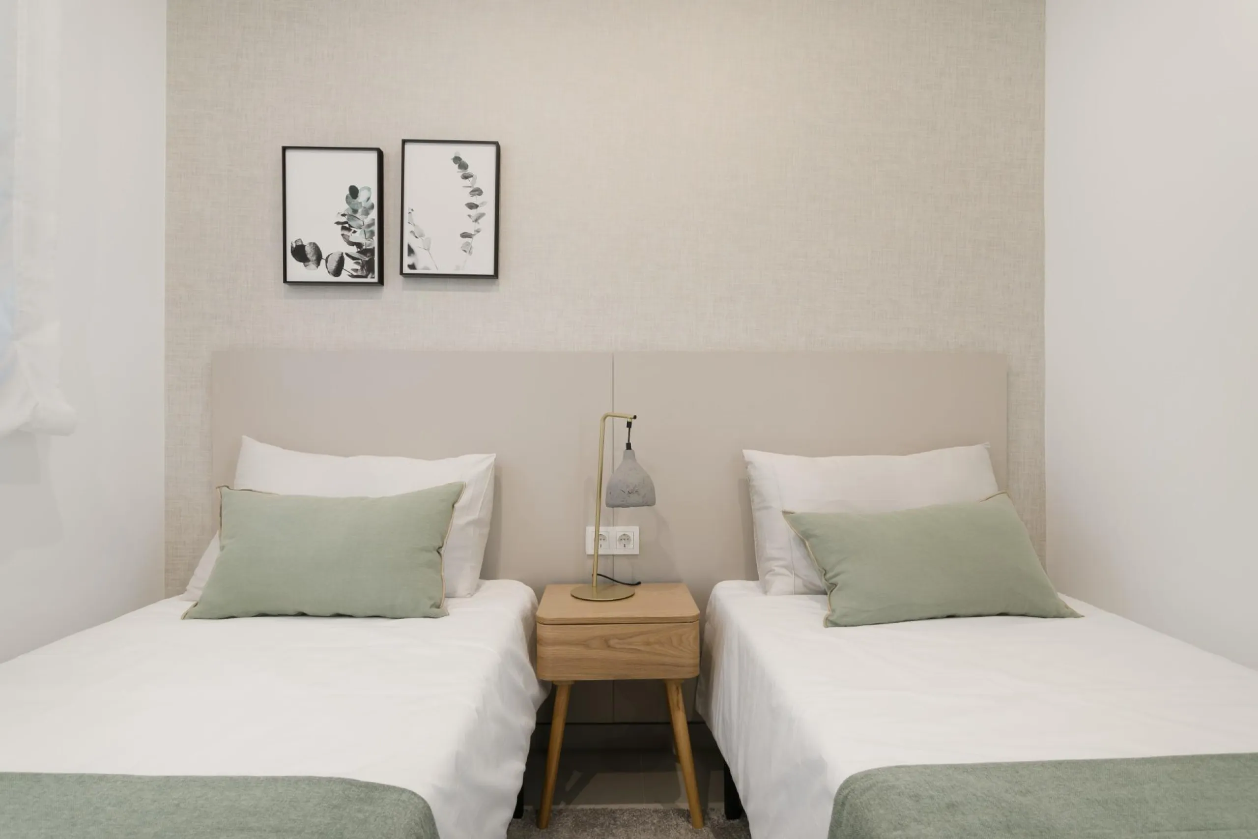 APARTAMENTOS DE OBRA NUEVA CON VISTAS AL MAR. 2 DOR. 2 BAÑOS. APARCAMENTO. PISCINA. PLAYA A 700 M.