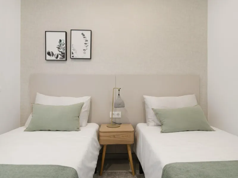 APARTAMENTOS DE OBRA NUEVA CON VISTAS AL MAR. 2 DOR. 2 BAÑOS. APARCAMENTO. PISCINA. PLAYA A 700 M.